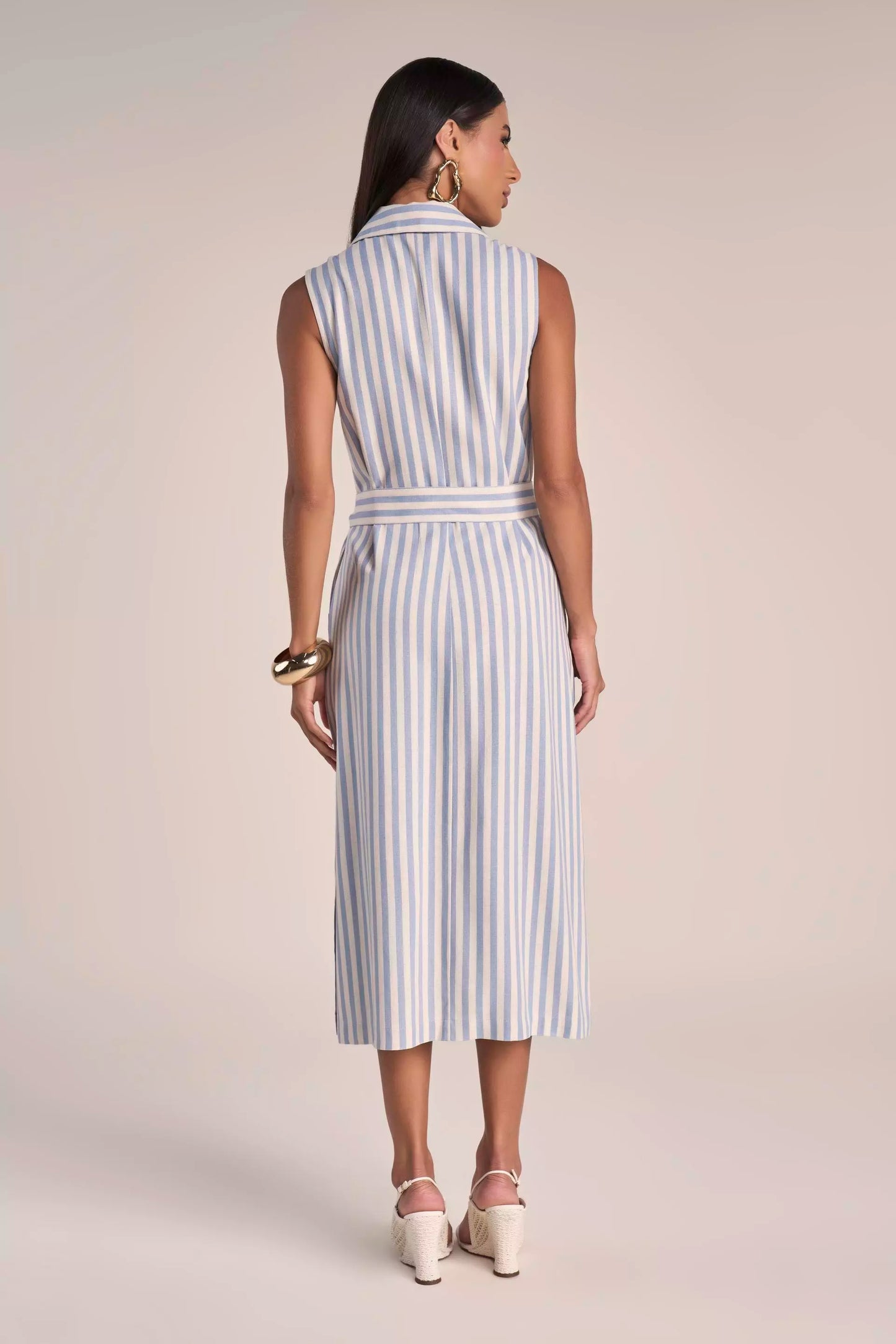 Vestido Chemise Viscose Midi com Bolsos Sobrepostos e Faixa