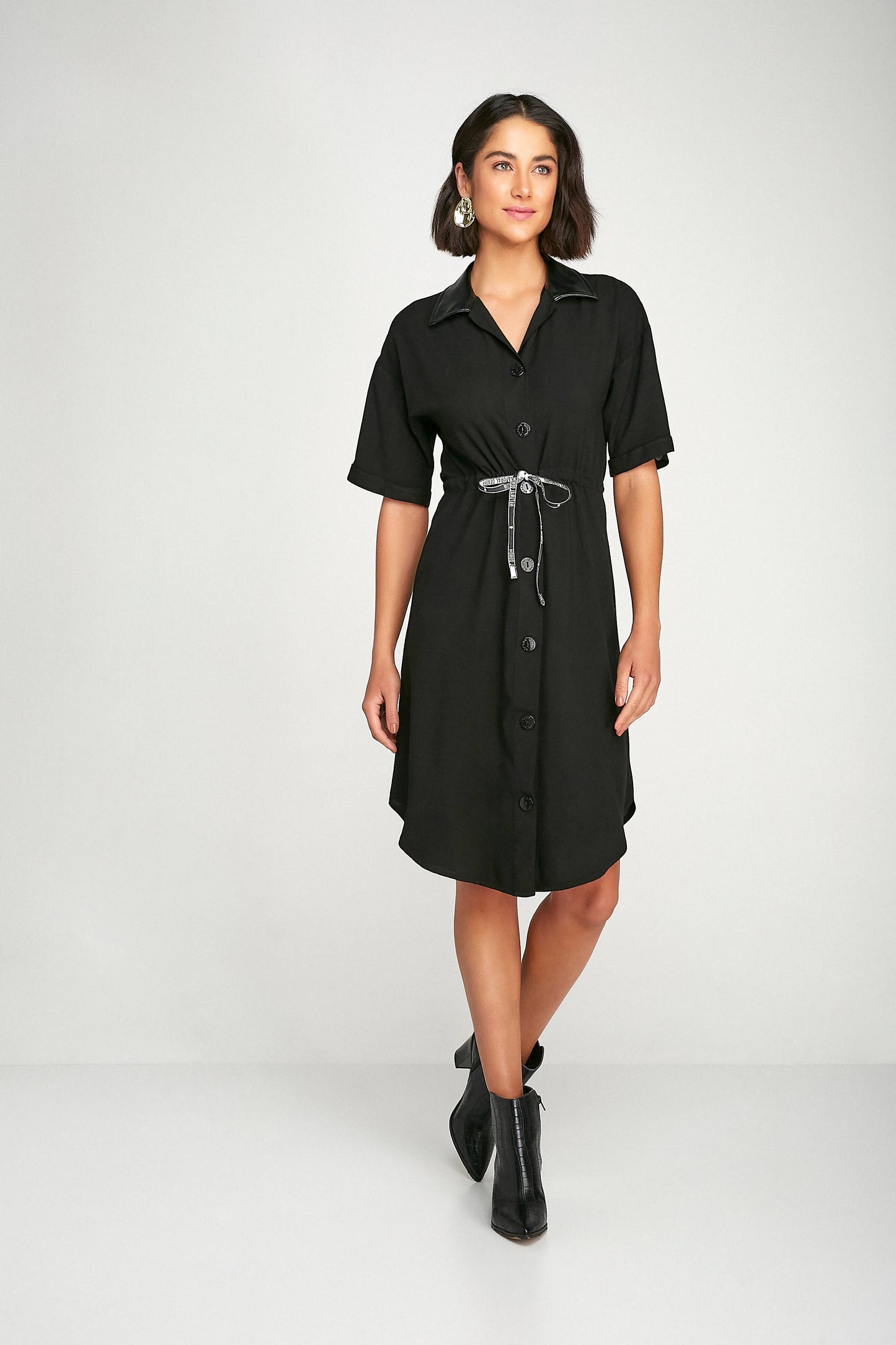vestido chemise viscose manga curta com mix de tecidos