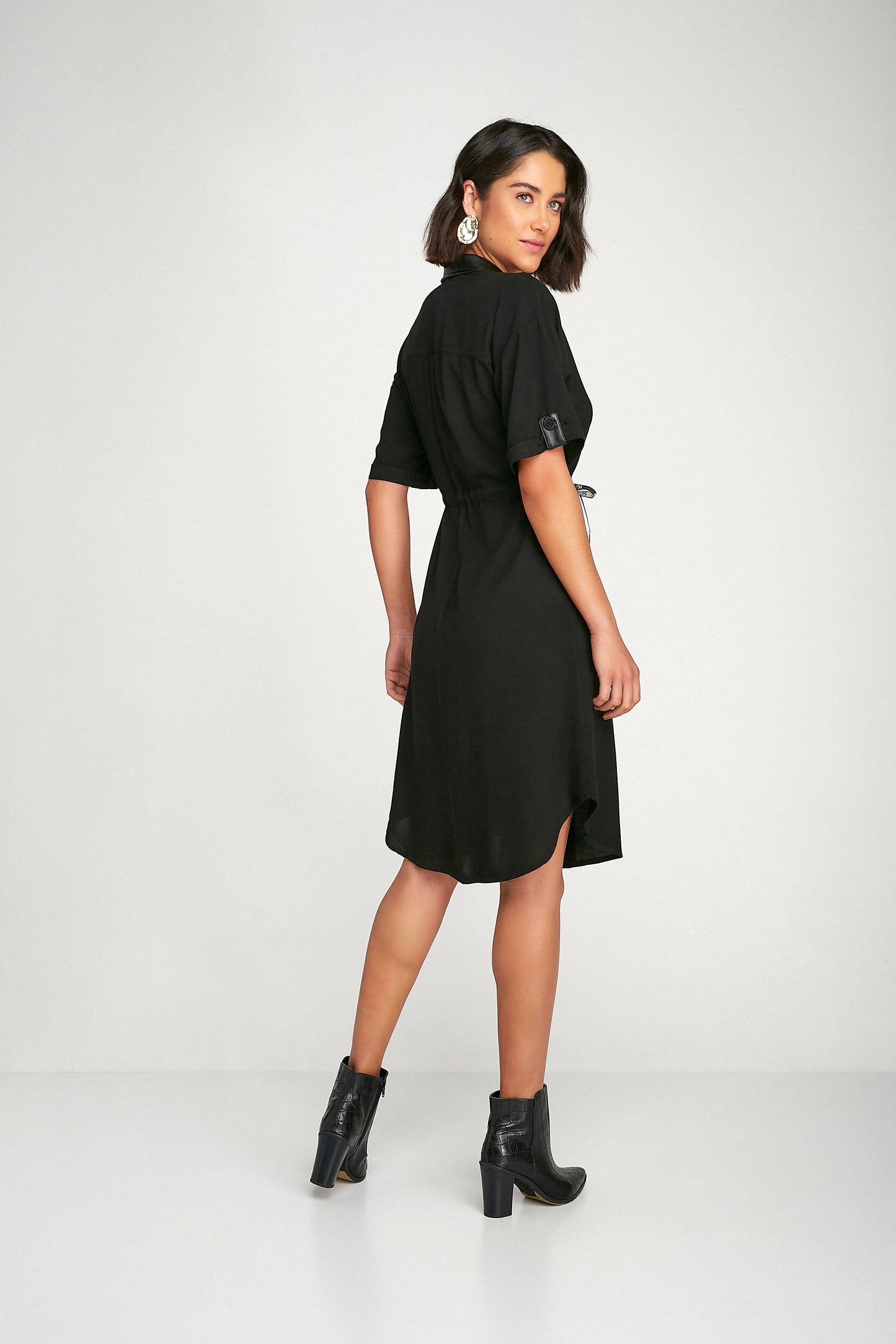 vestido chemise viscose manga curta com mix de tecidos