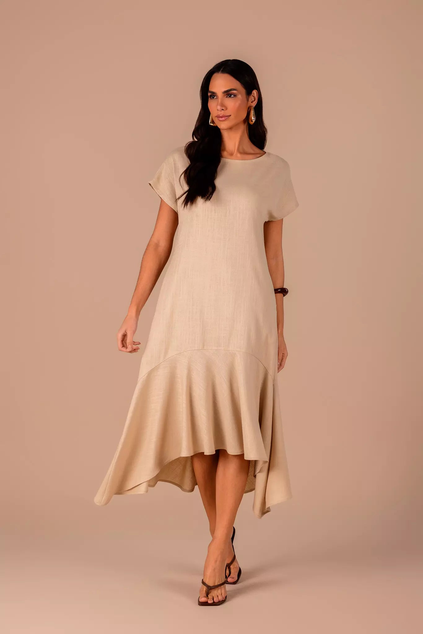 vestido viscose midi com recorte assimétrico