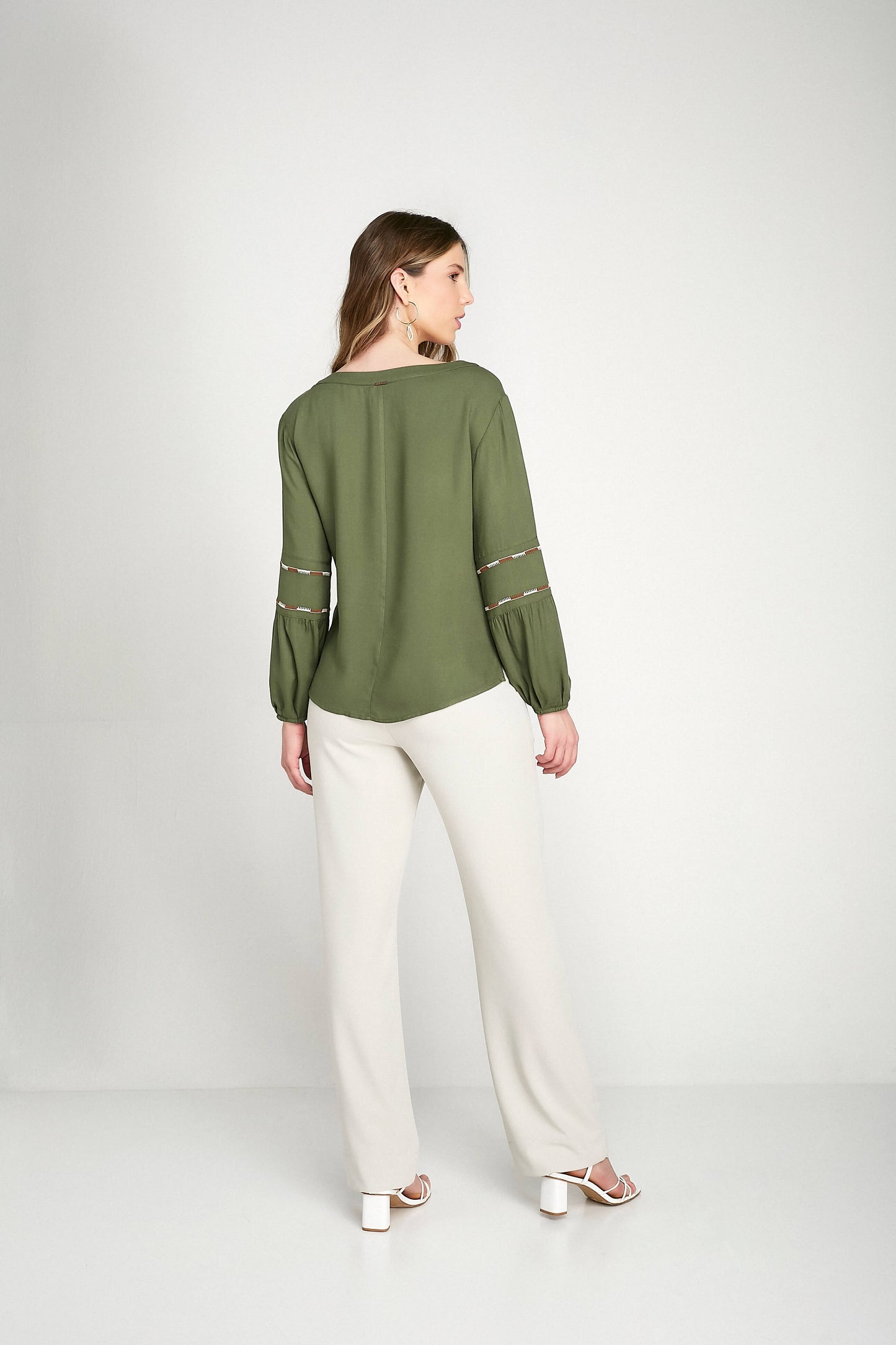 blusa viscose manga longa com bordado