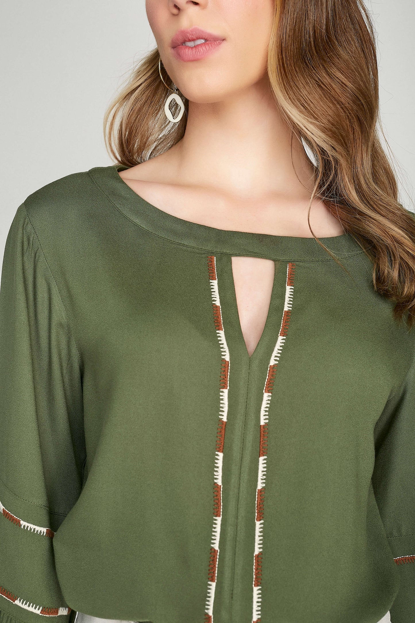 blusa viscose manga longa com bordado