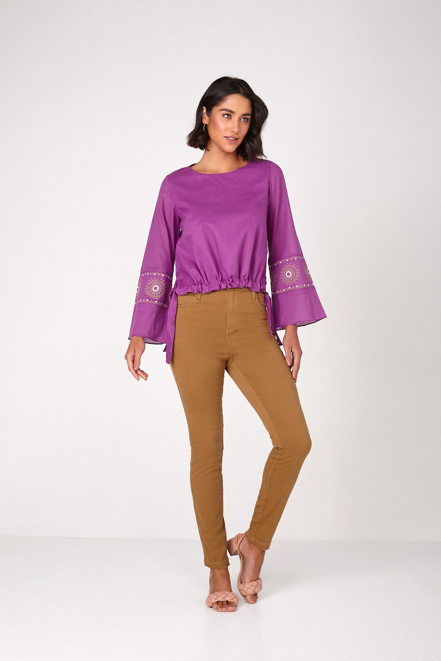 blusa algodão manga longa evasê com estampa