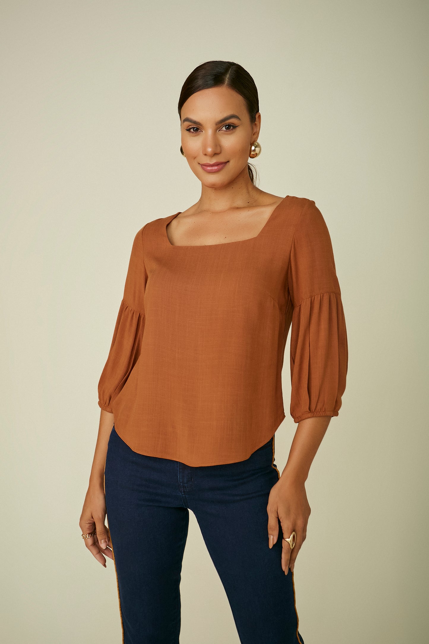 blusa viscose manga 3/4 com recorte franzido