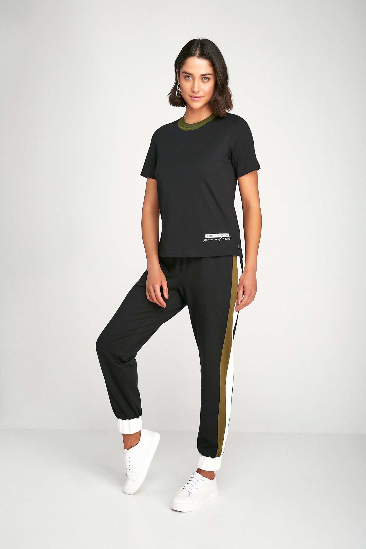 t-shirt malha manga curta com estampa relax