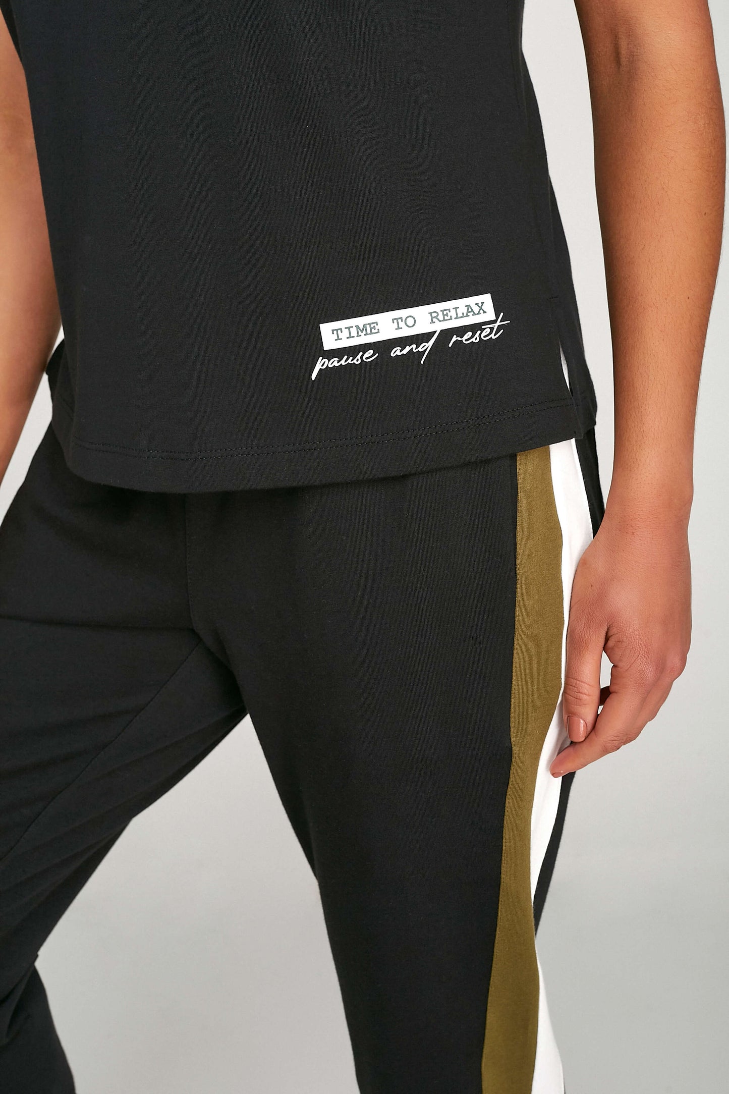 t-shirt malha manga curta com estampa relax