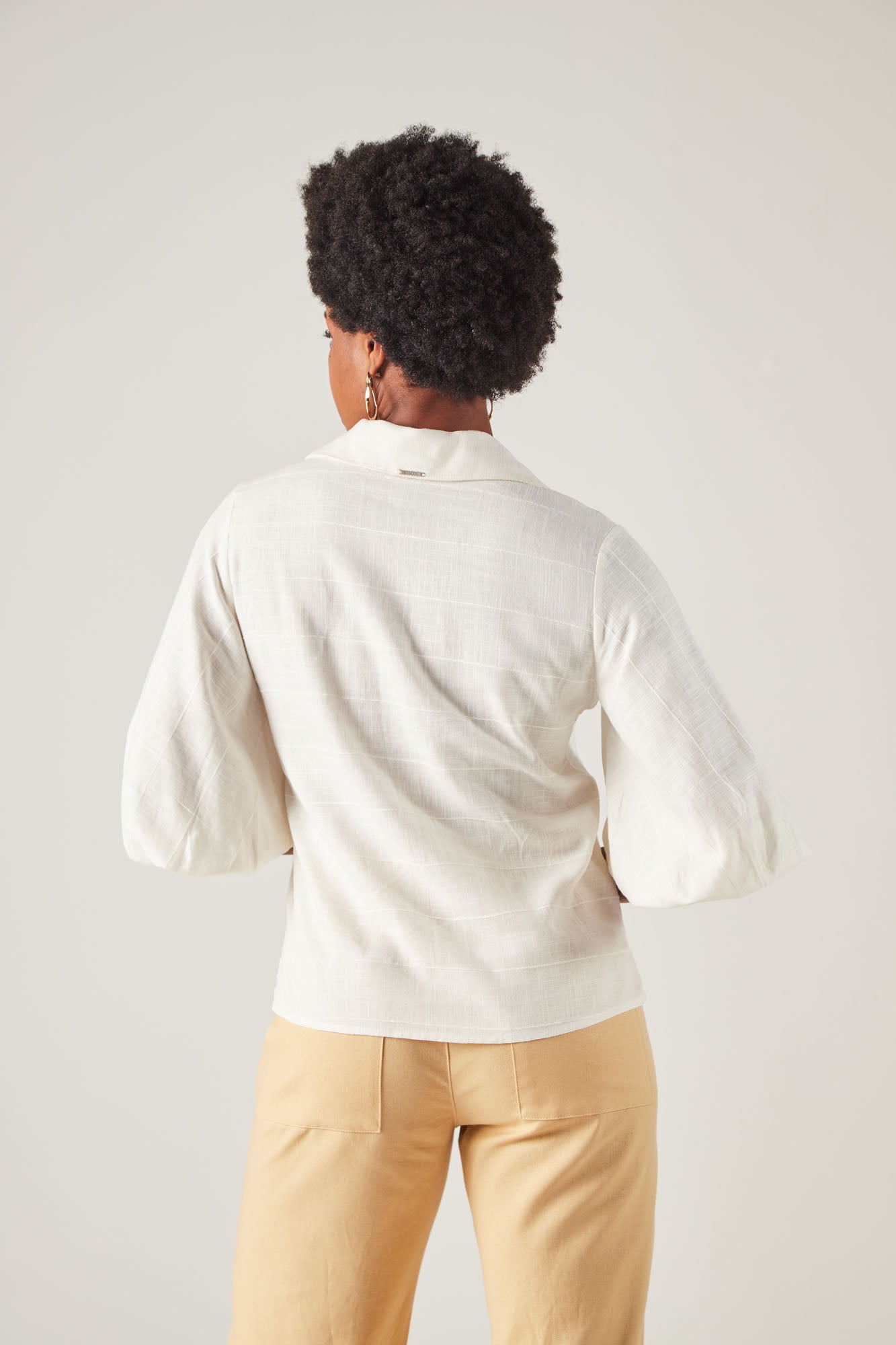 blusa linho manga 3/4 com gola