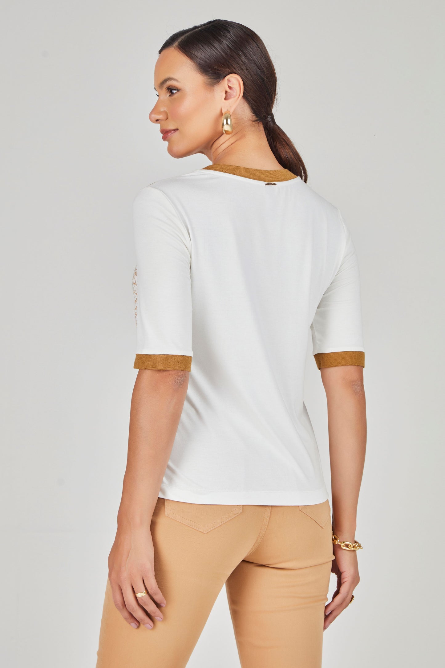 t-shirt malha manga curta estampada com tricot
