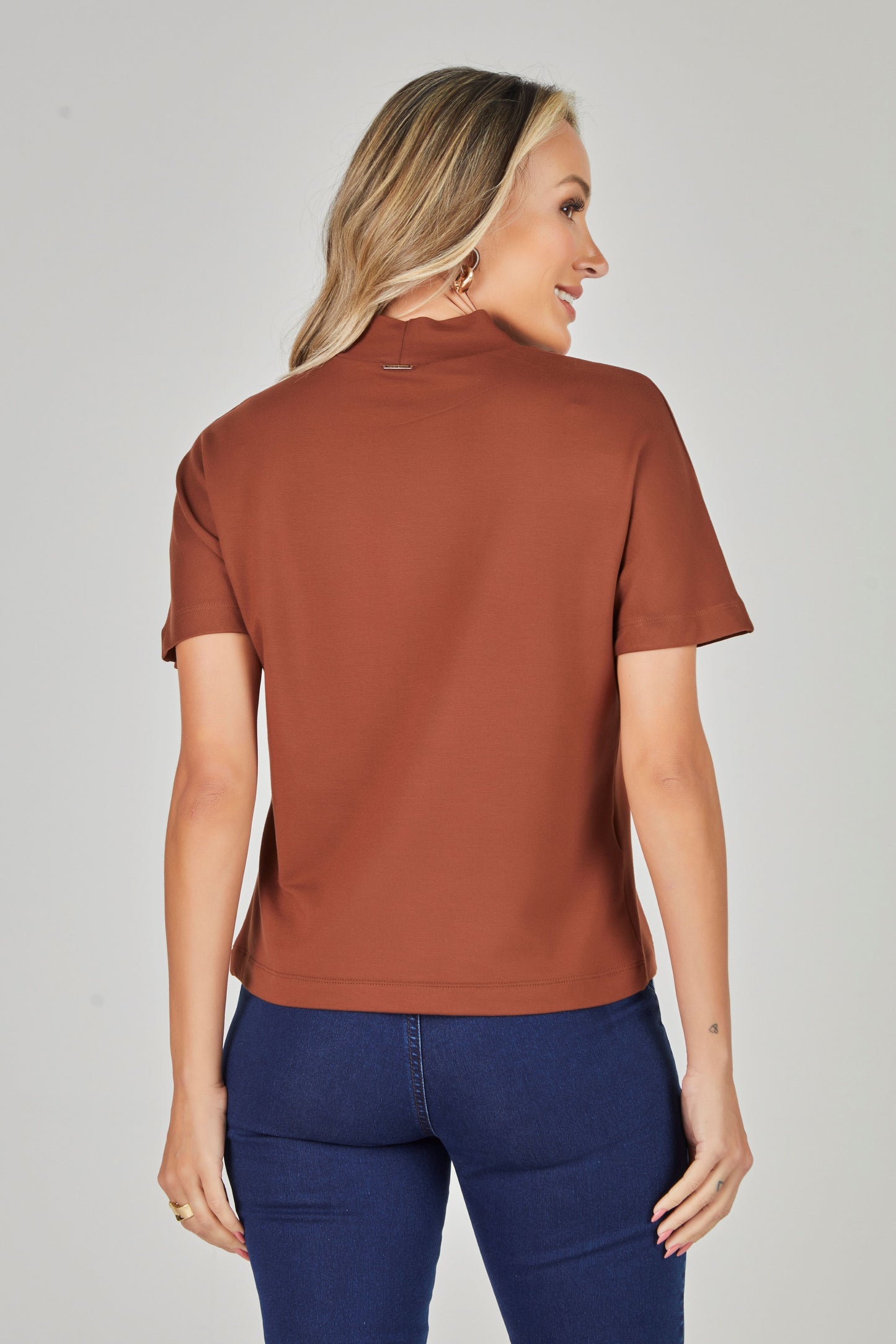 blusa moletom manga curta com gola alta