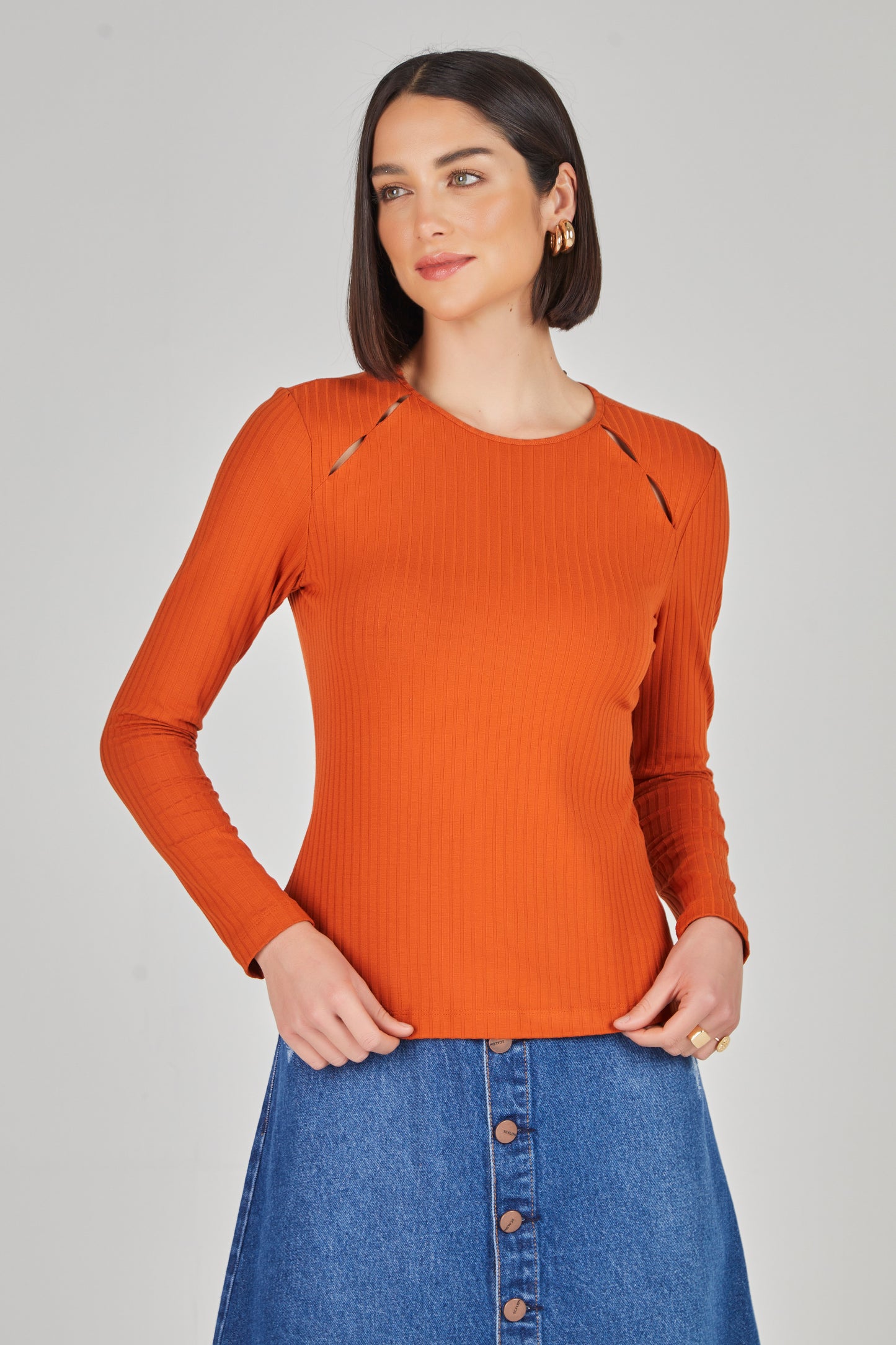 blusa malha canelada manga longa com detalhes ombro
