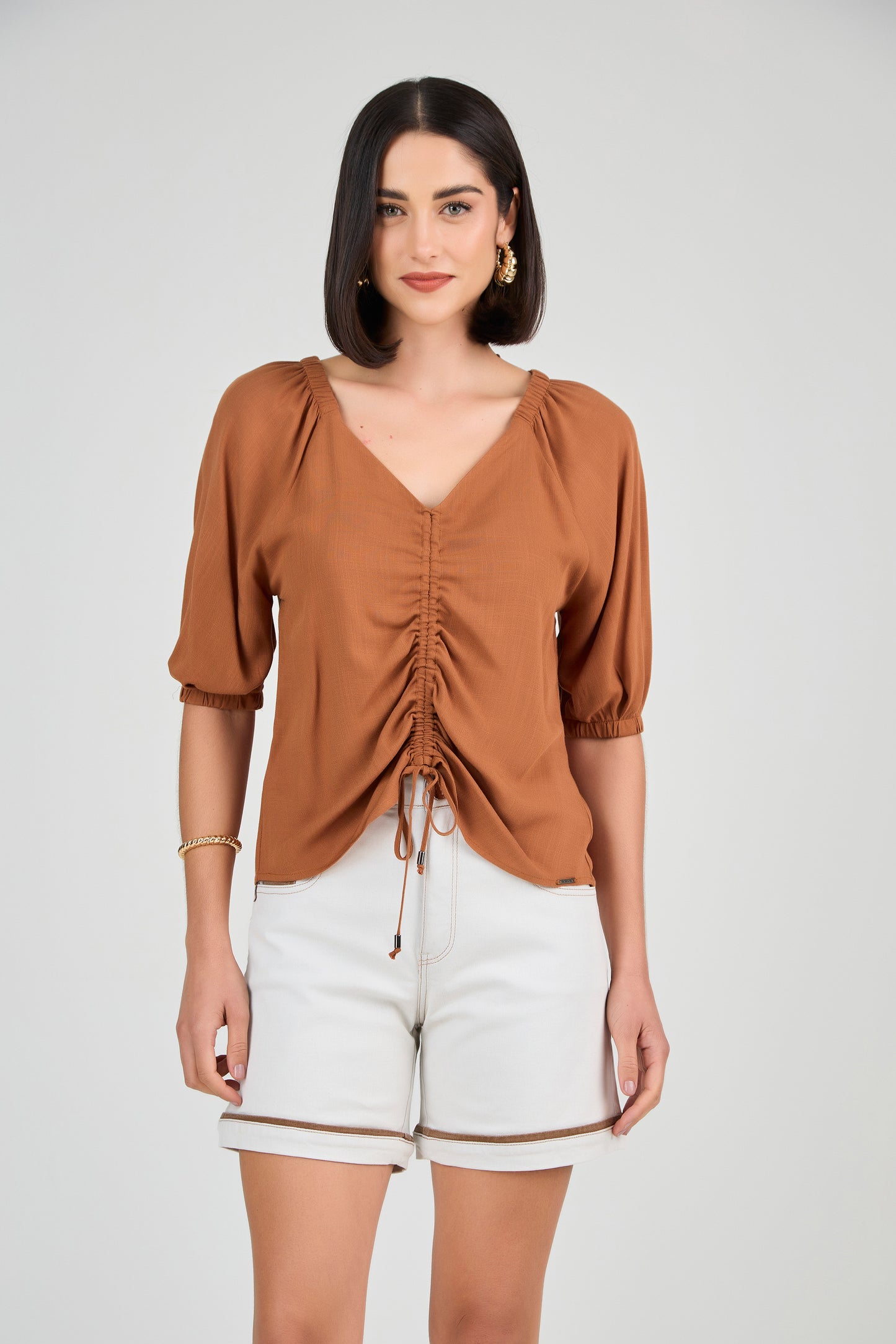 blusa viscose manga 3/4 com detalhes franzidos