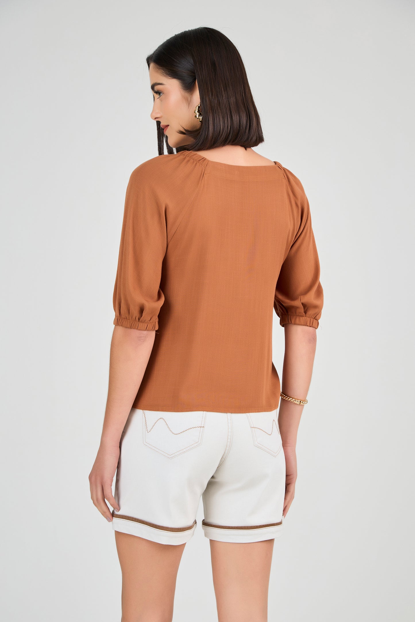 blusa viscose manga 3/4 com detalhes franzidos