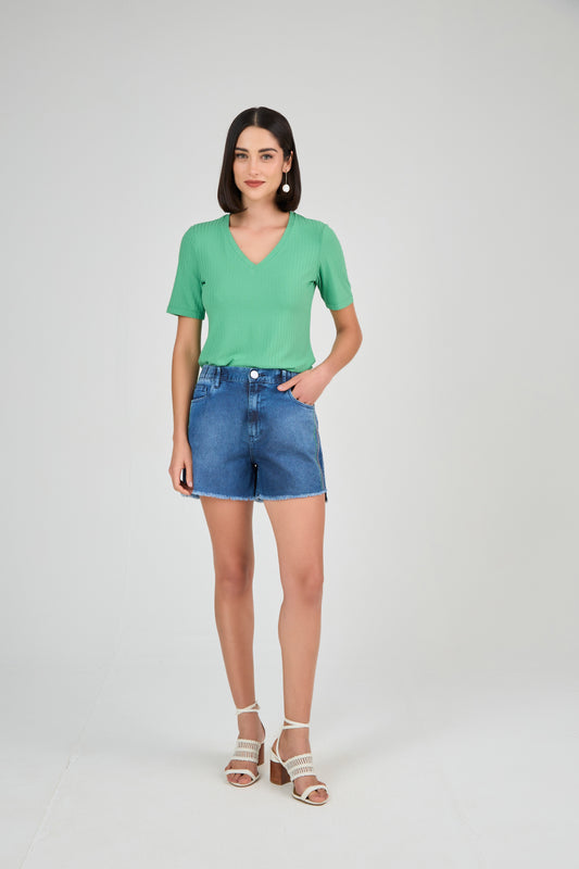 blusa malha canelada manga curta decote v e assimetria