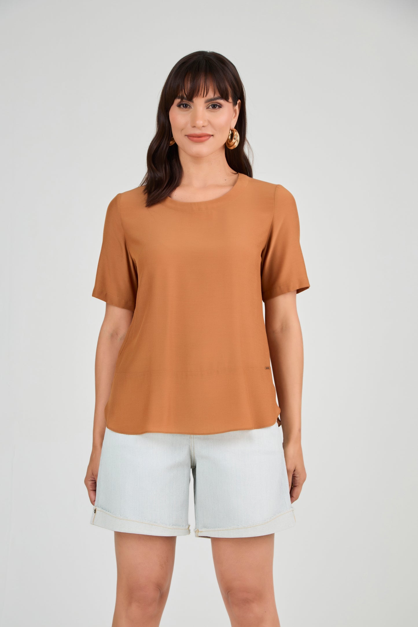 blusa crepe manga curta com fenda