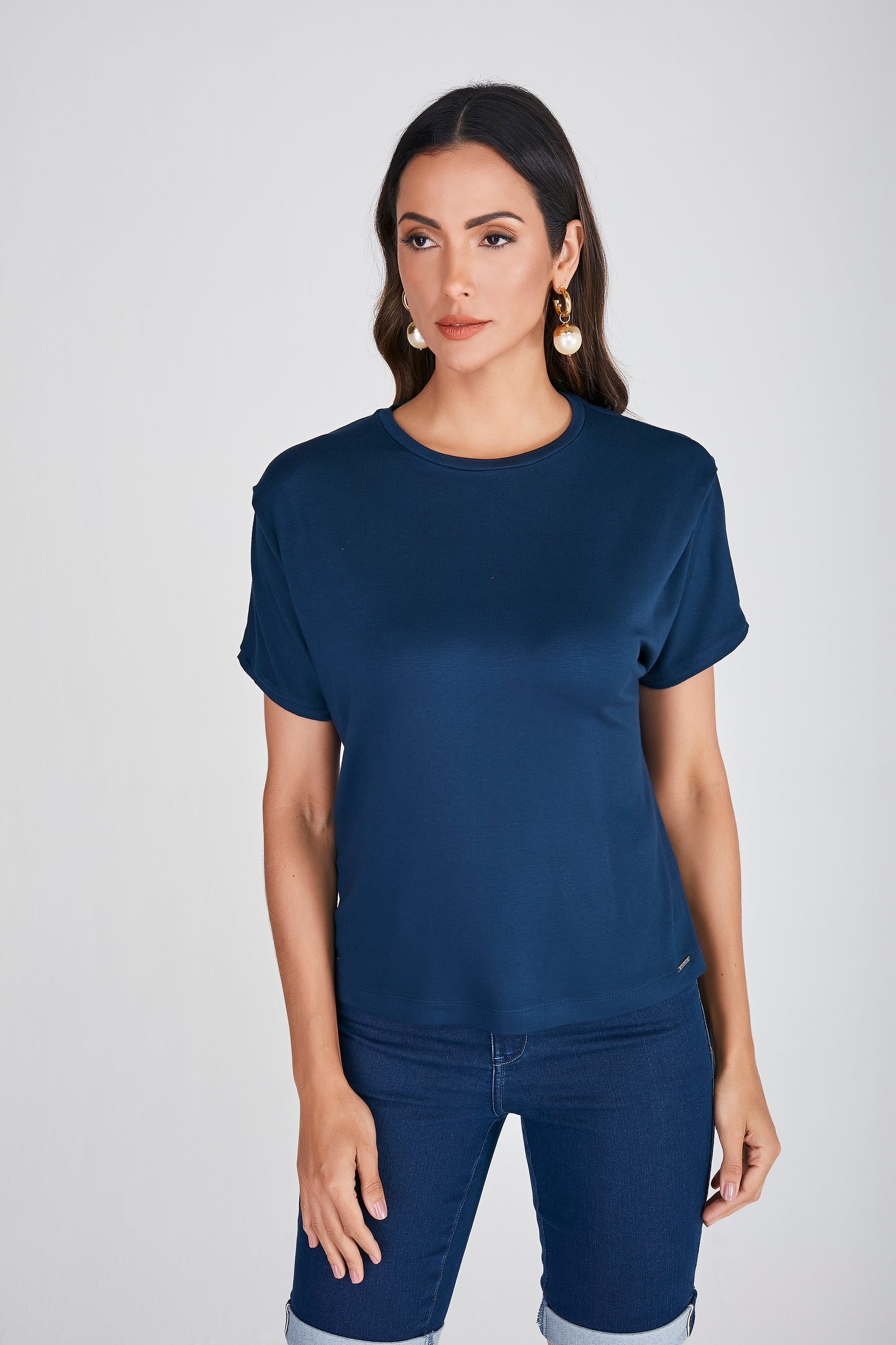 blusa malha manga curta com detalhe ombro