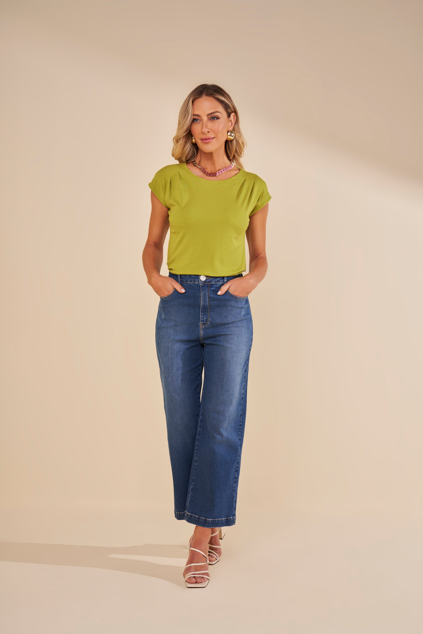blusa malha canelada sem manga com pregas