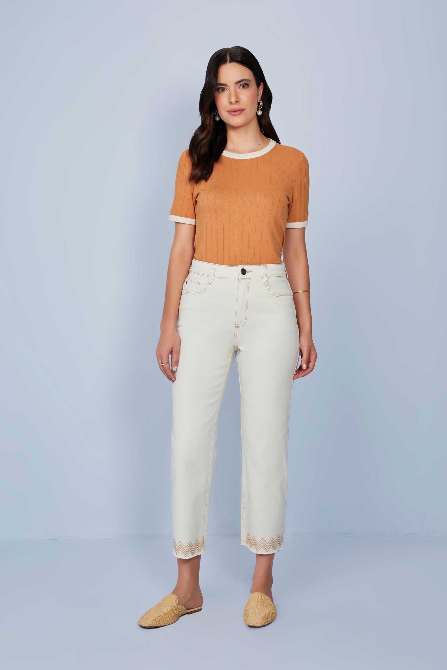 blusa malha canelada manga curta com mix de tecidos