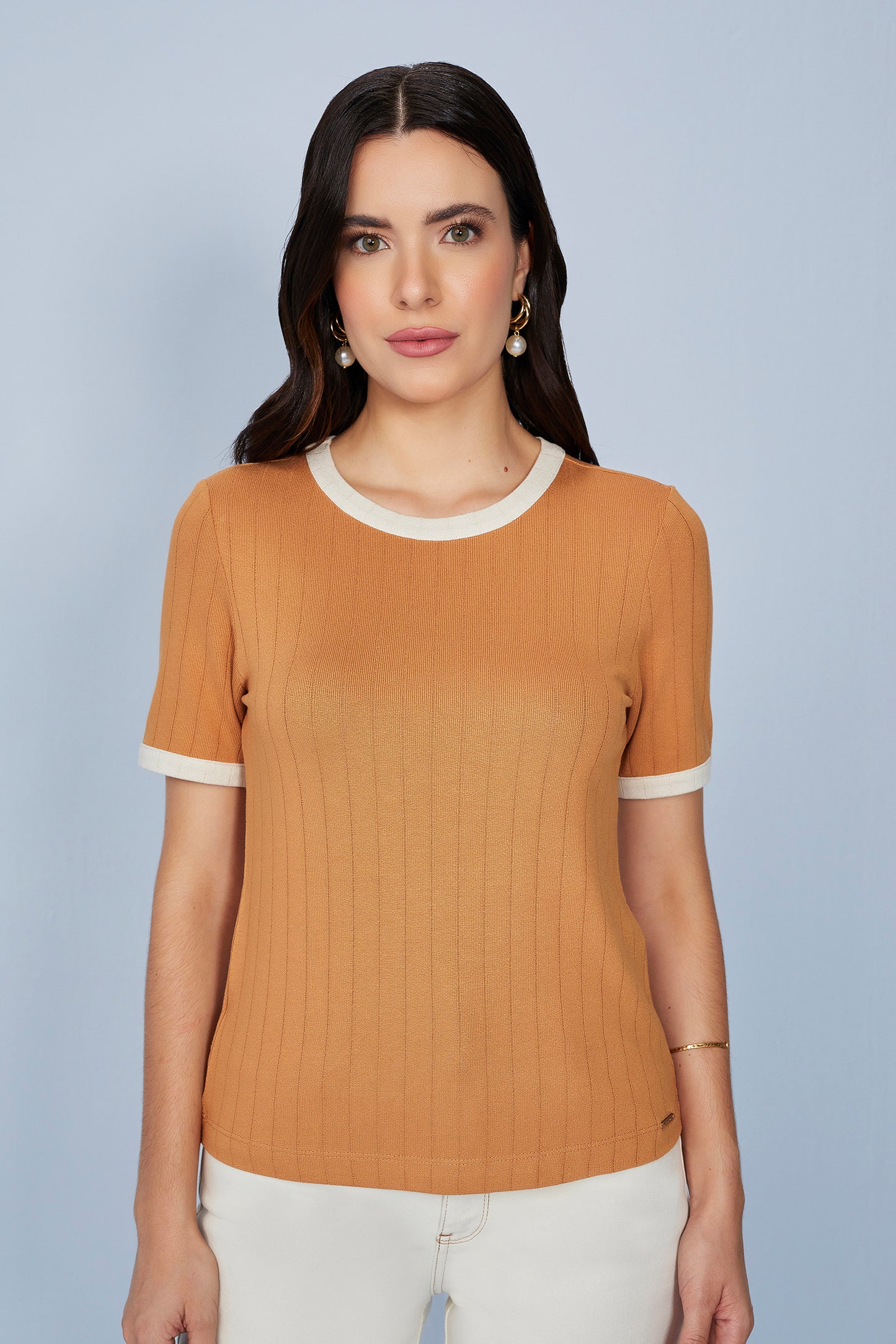 blusa malha canelada manga curta com mix de tecidos