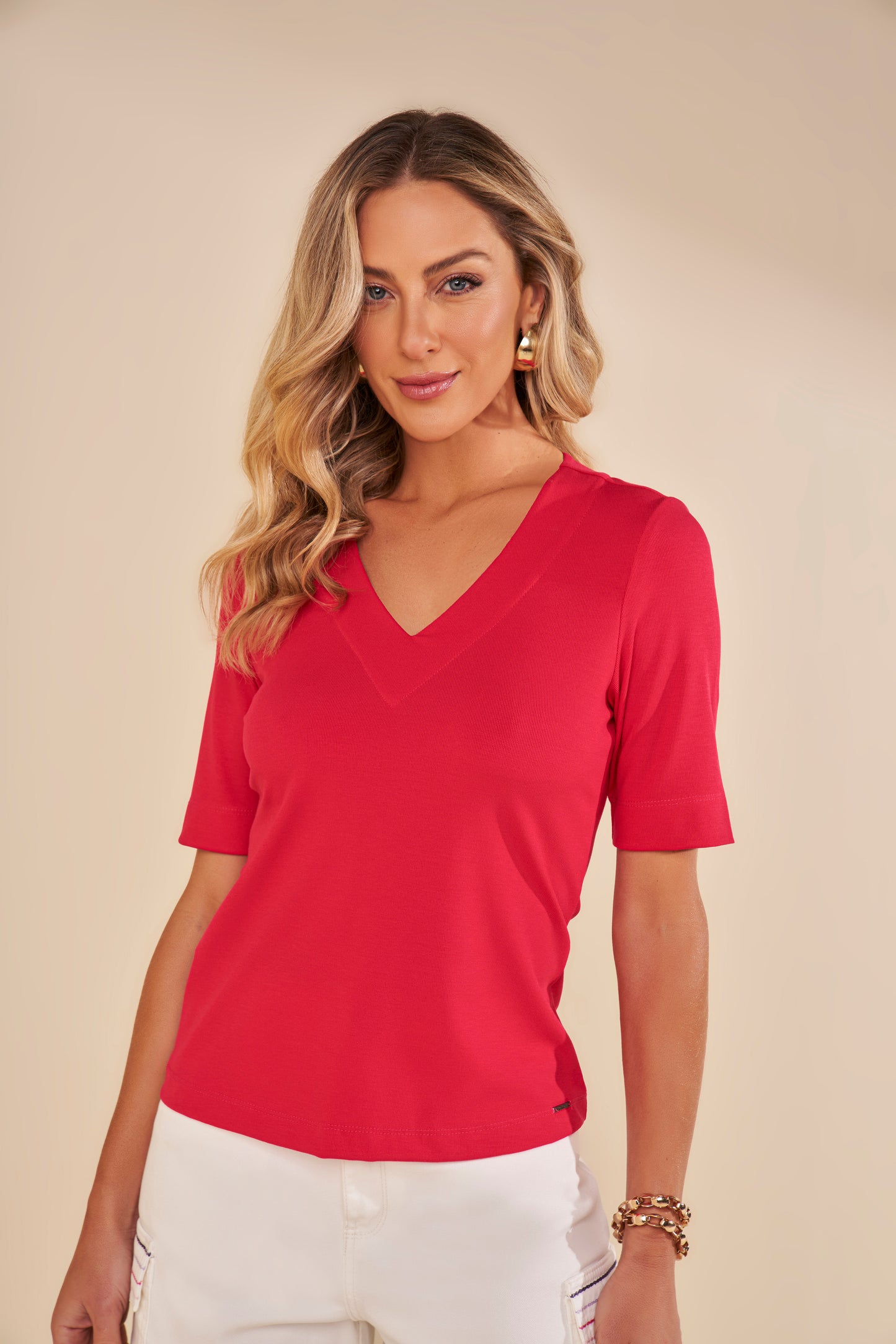 blusa malha canelada manga curta decote v