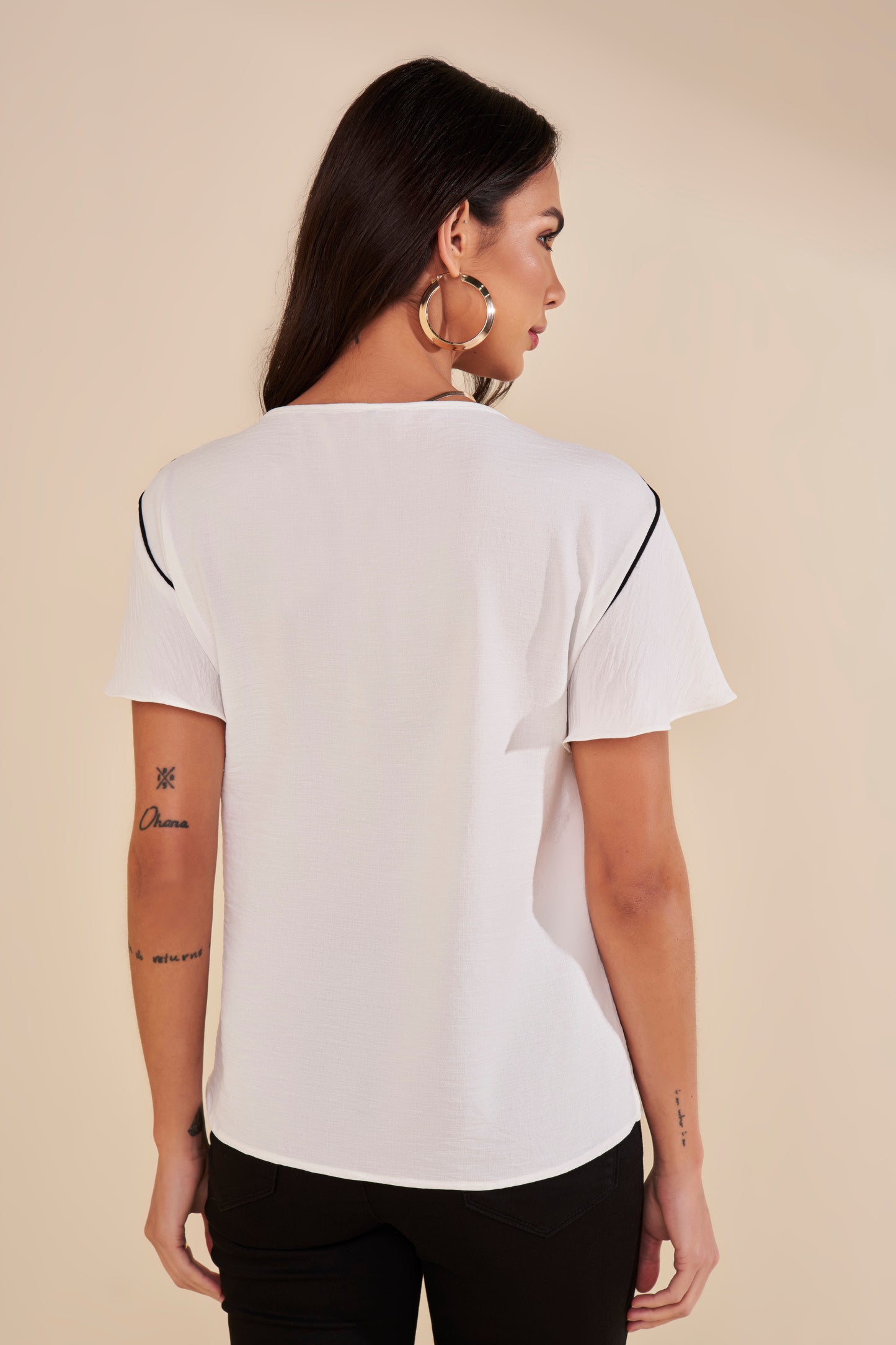 blusa crepe manga curta com mix de tecidos