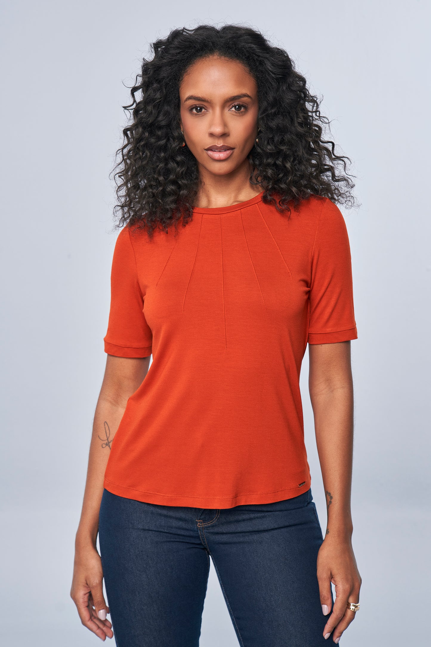 blusa malha manga curta com nervuras