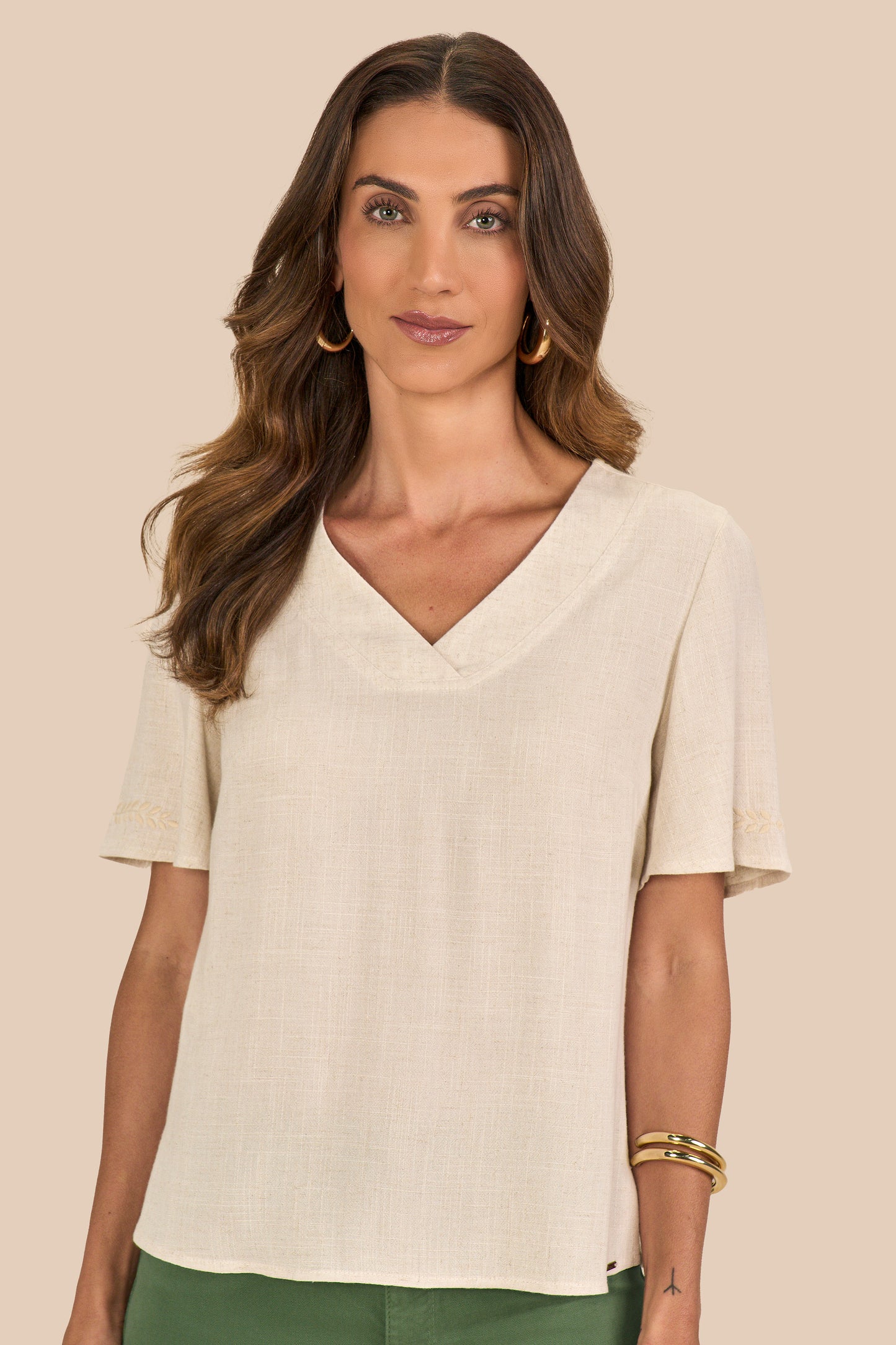 blusa viscose manga curta bordada