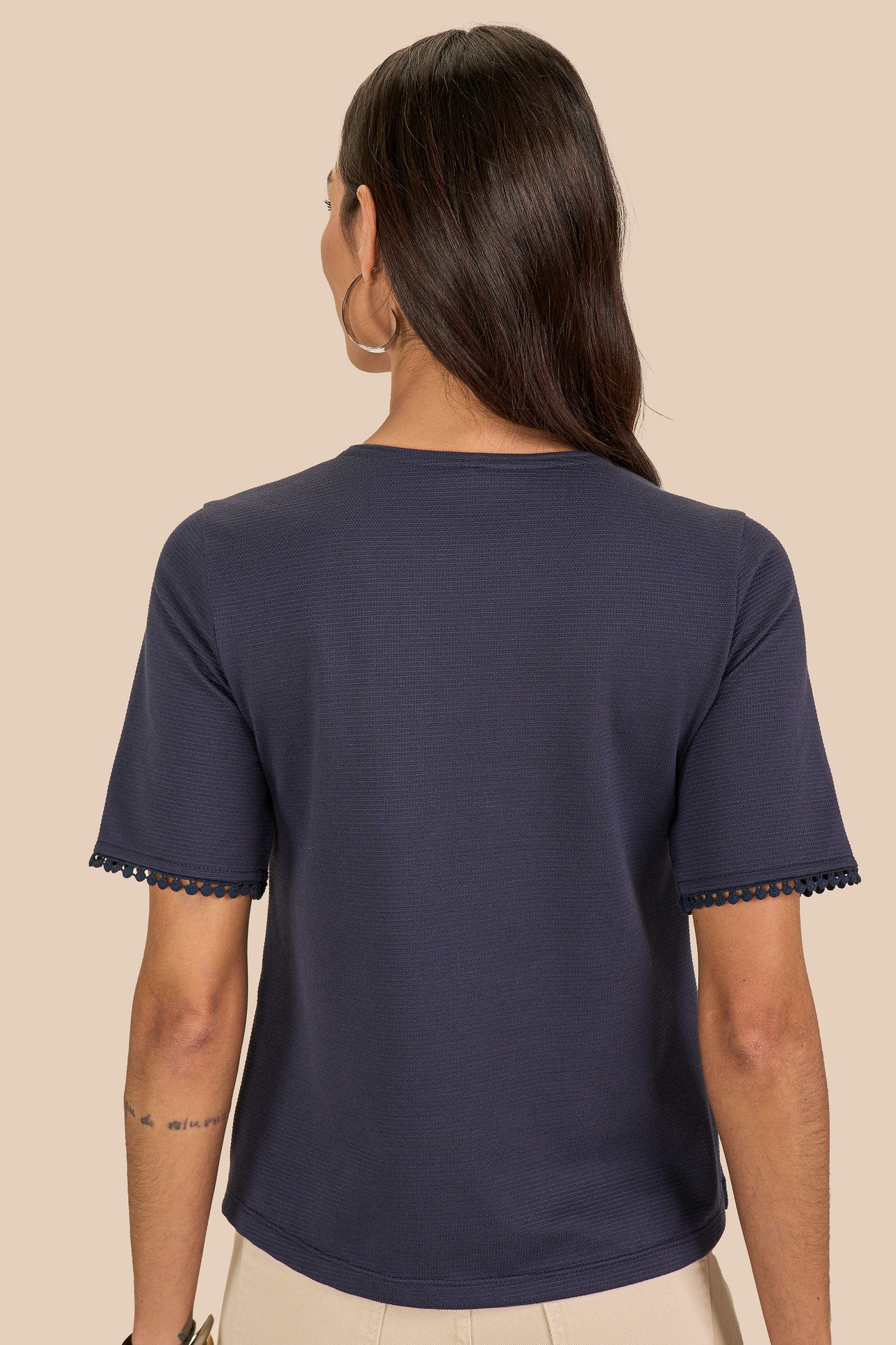 blusa malha manga curta decote quadrado com entremeio