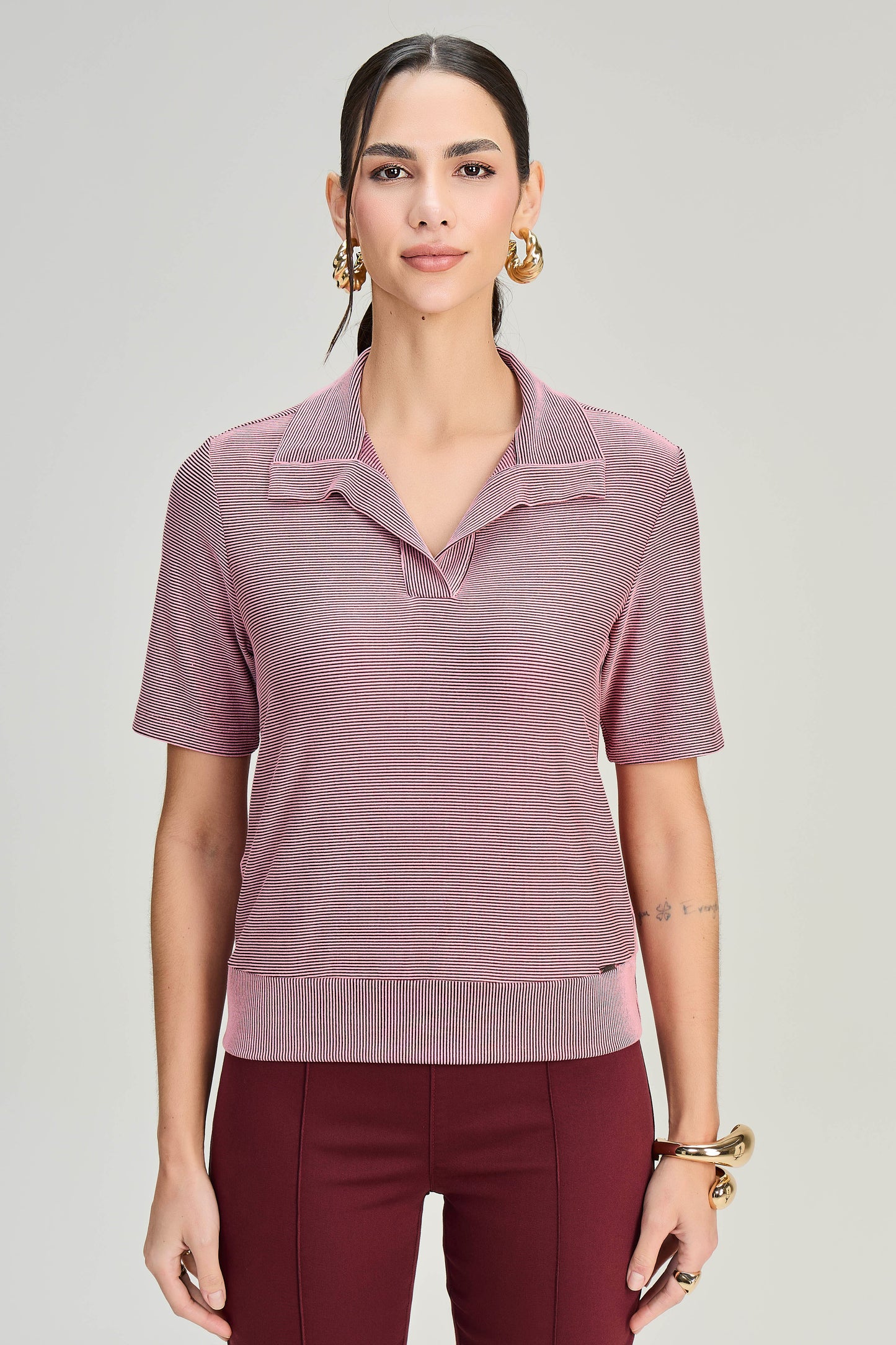 blusa malha manga curta com recortes