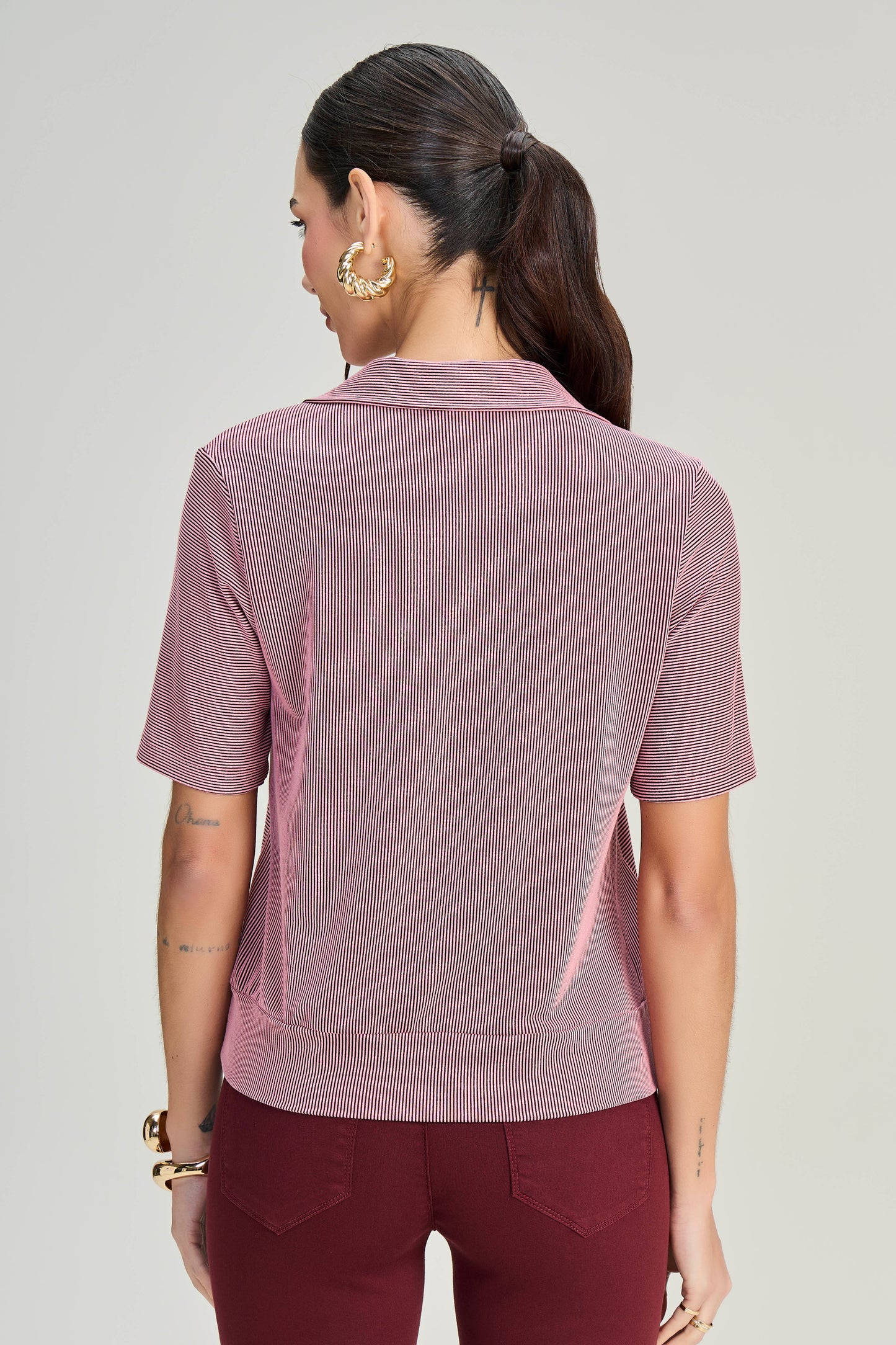 blusa malha manga curta com recortes