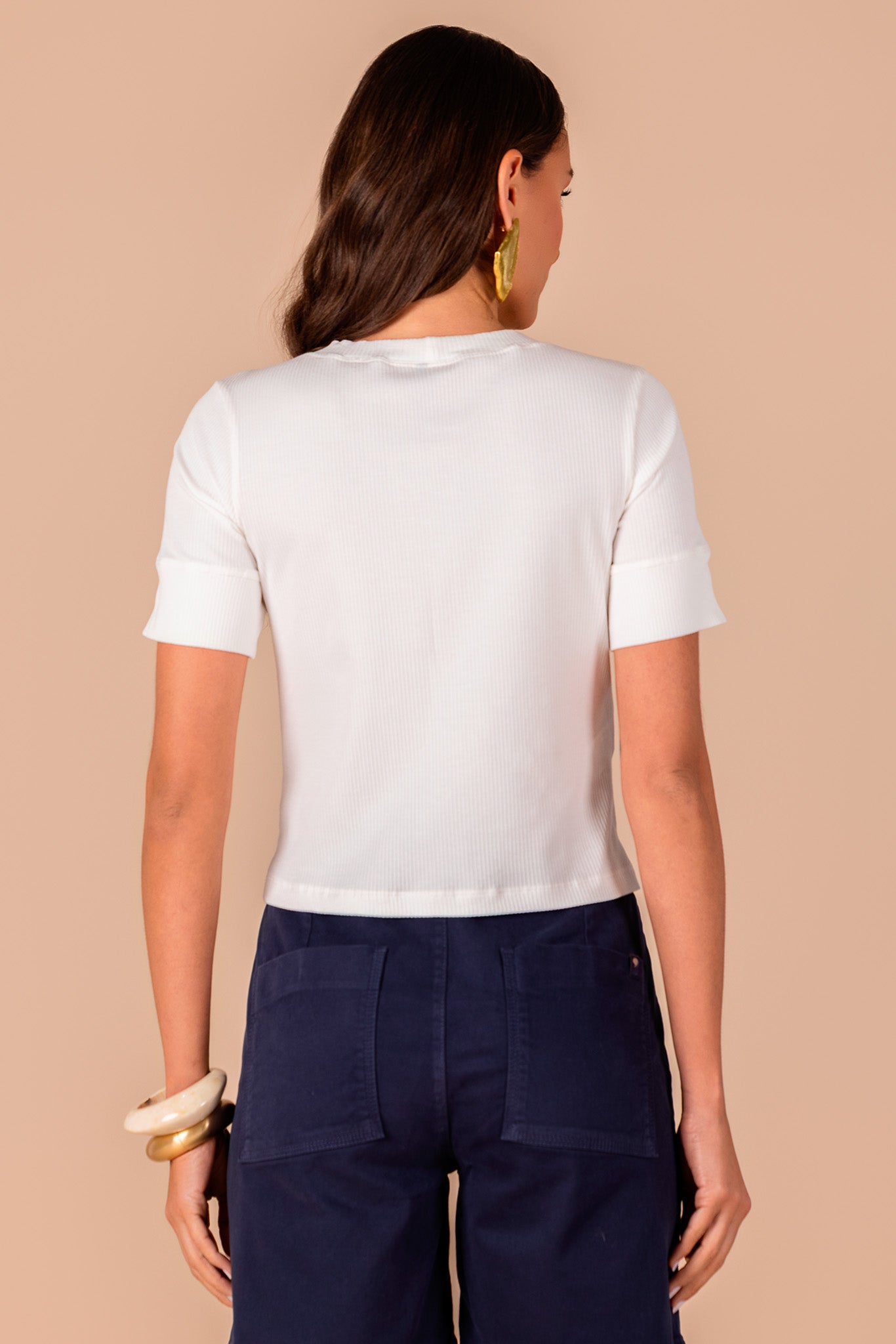 t-shirt malha canelada manga curta com punho