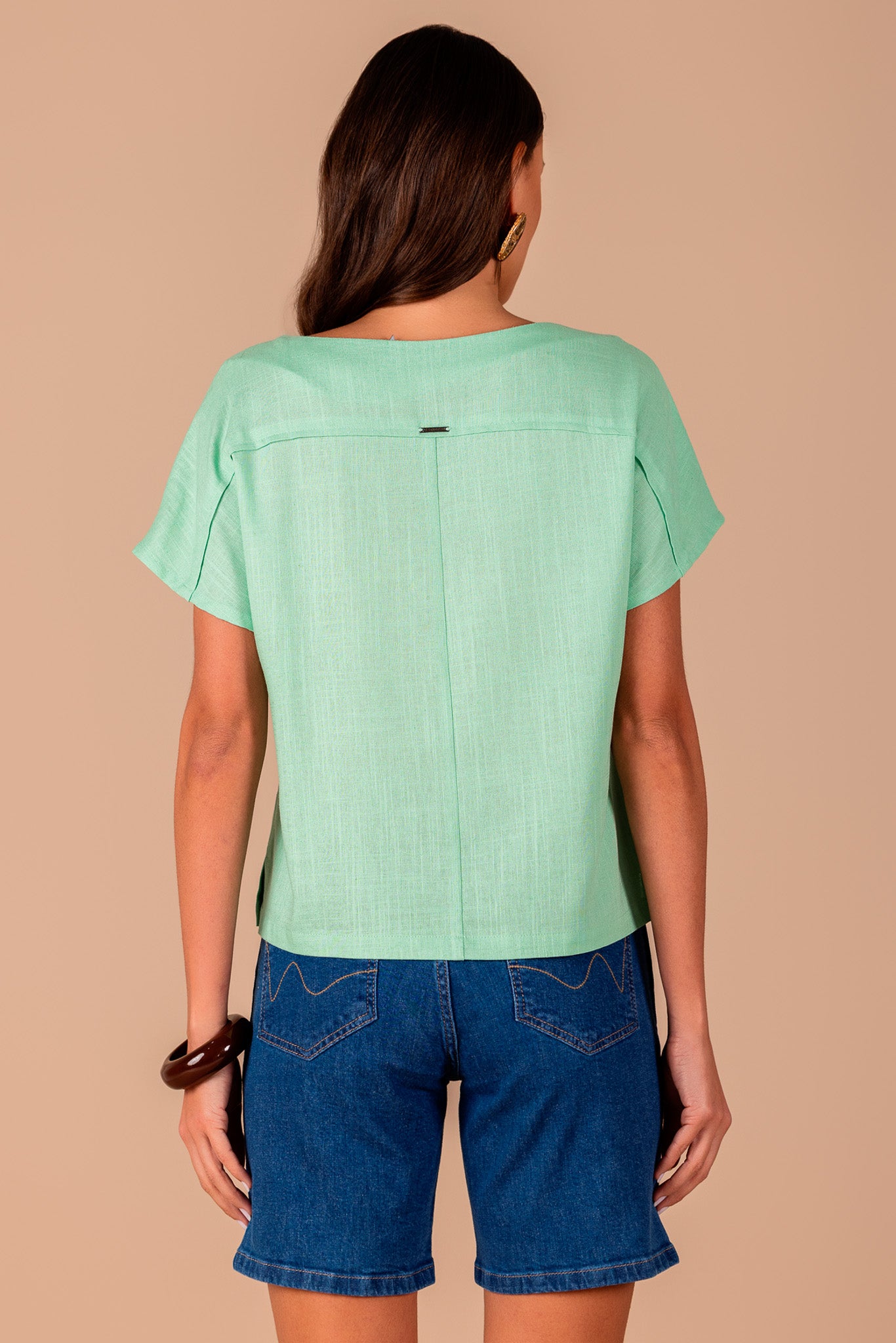 blusa viscose manga curta com pala e recortes