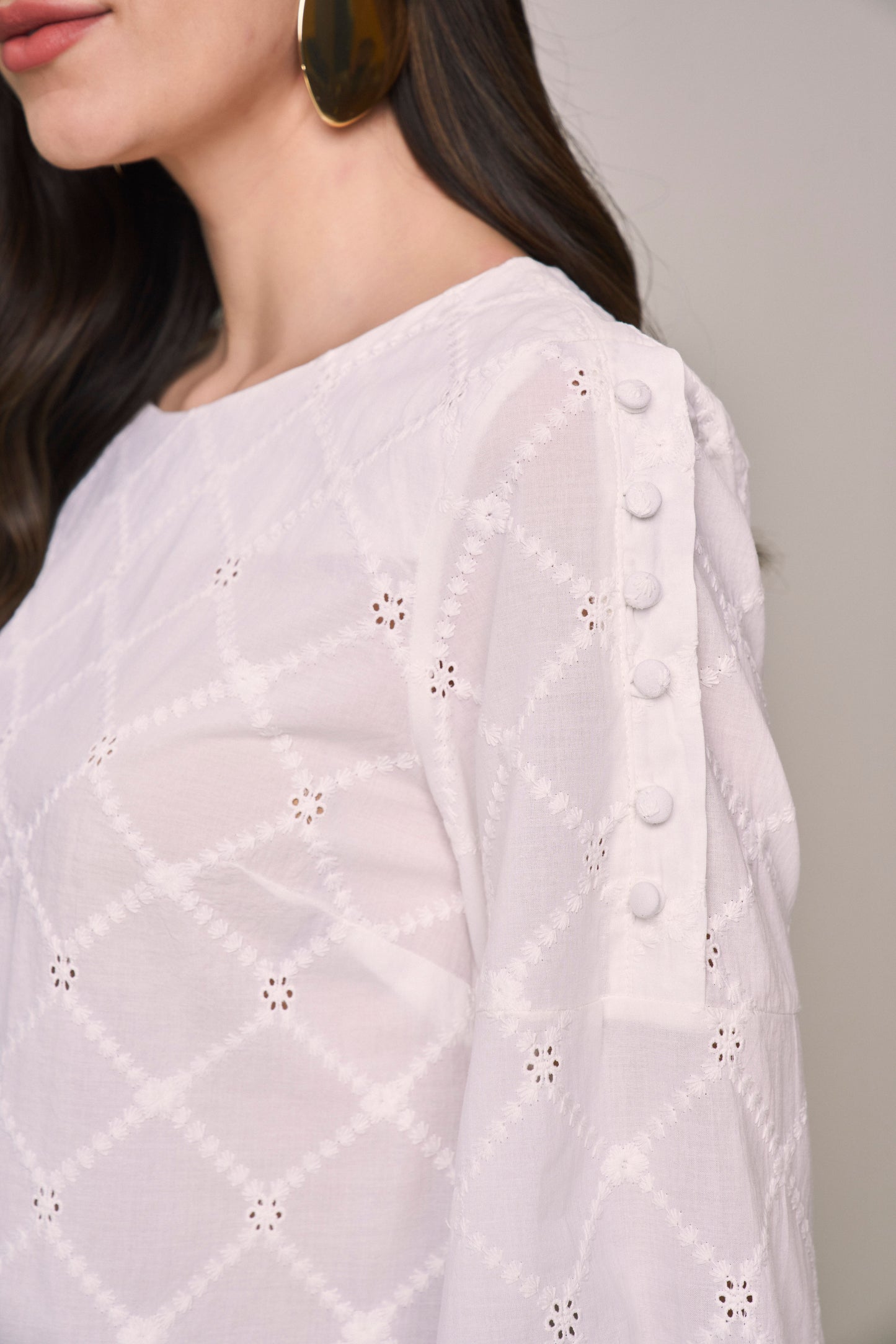 blusa laise manga 7/8 com botões encapados