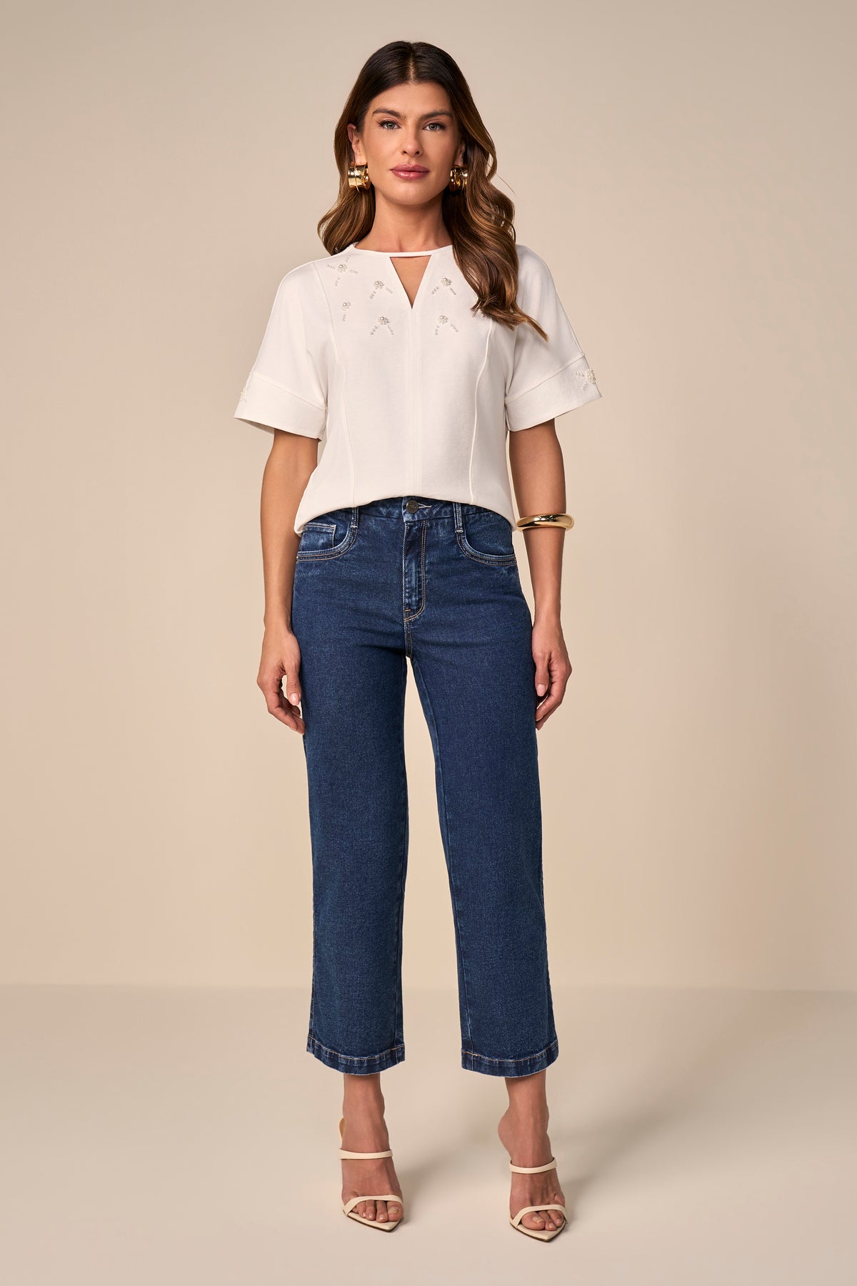 blusa malha manga curta com mix de tecidos e bordado