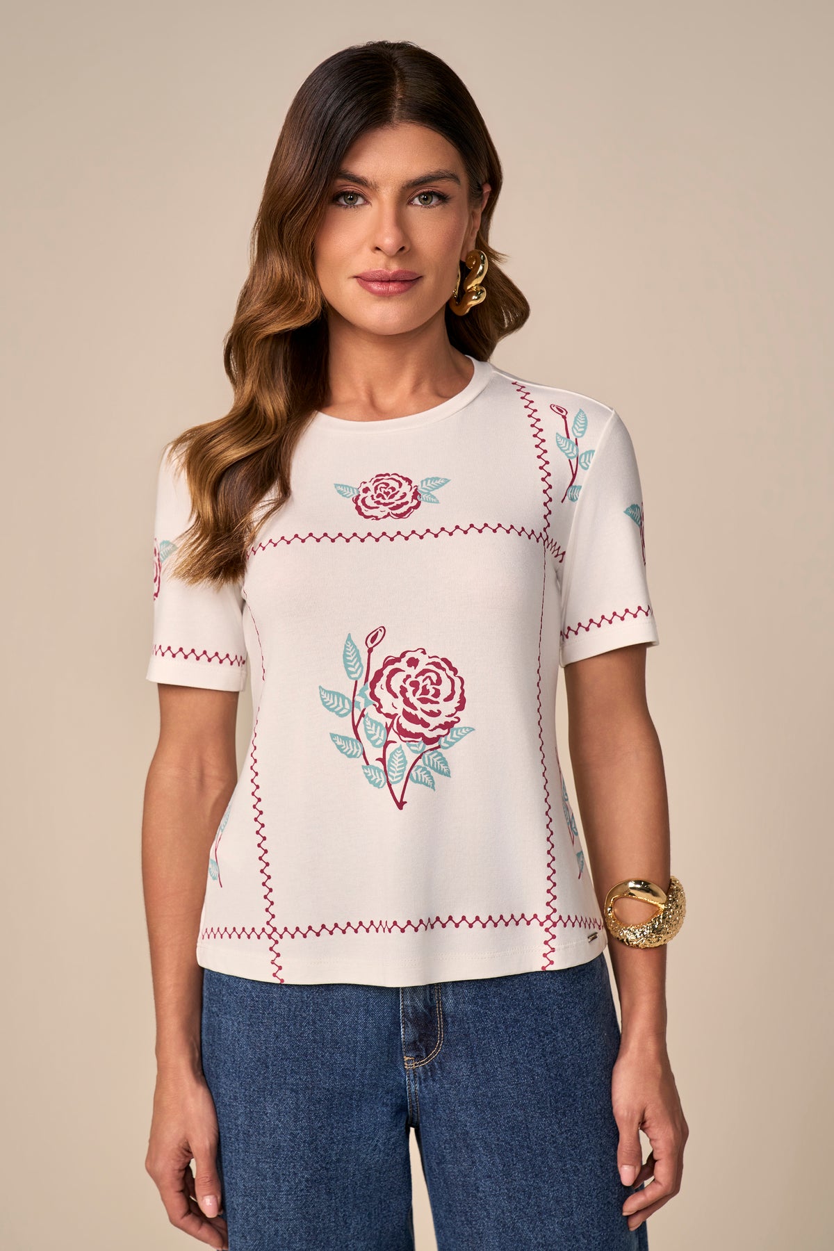 t-shirt malha manga curta com estampa rosas