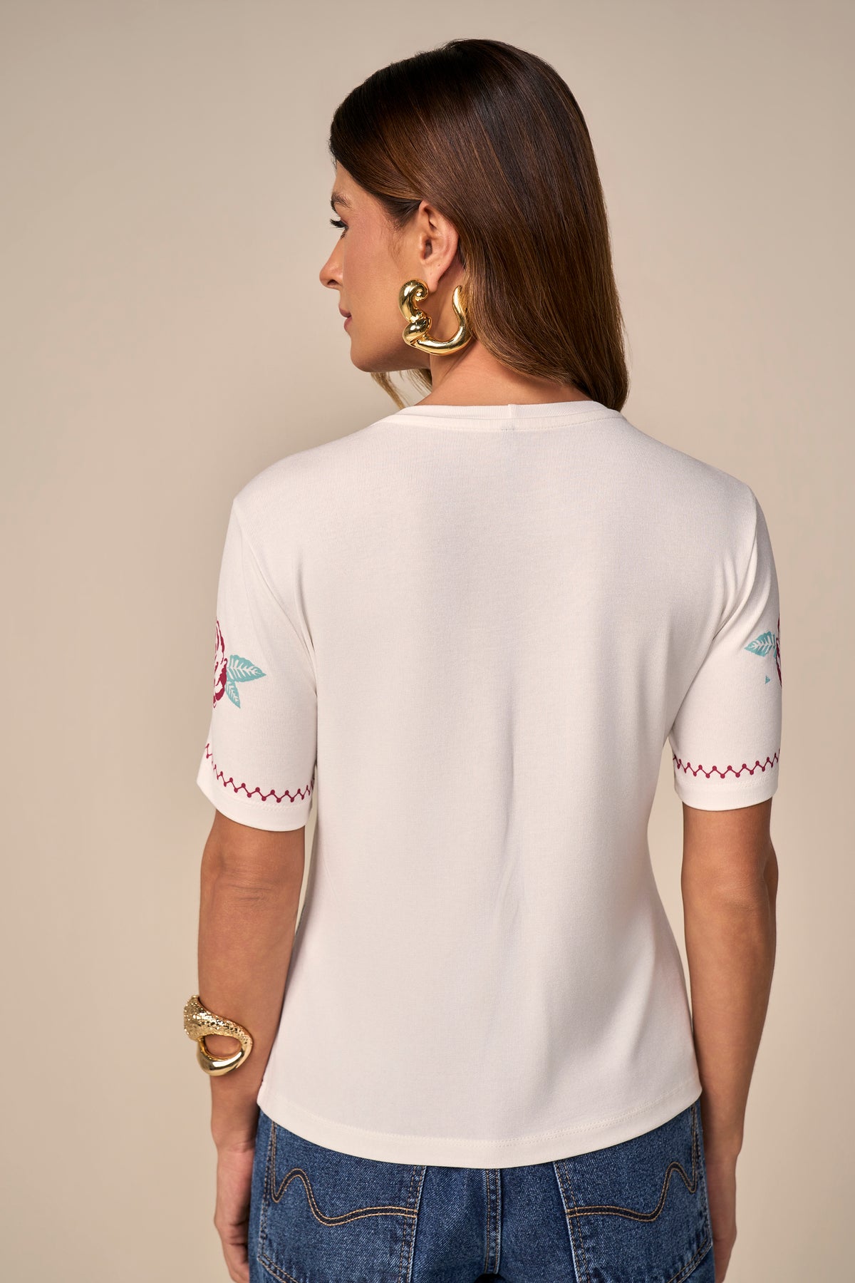 t-shirt malha manga curta com estampa rosas