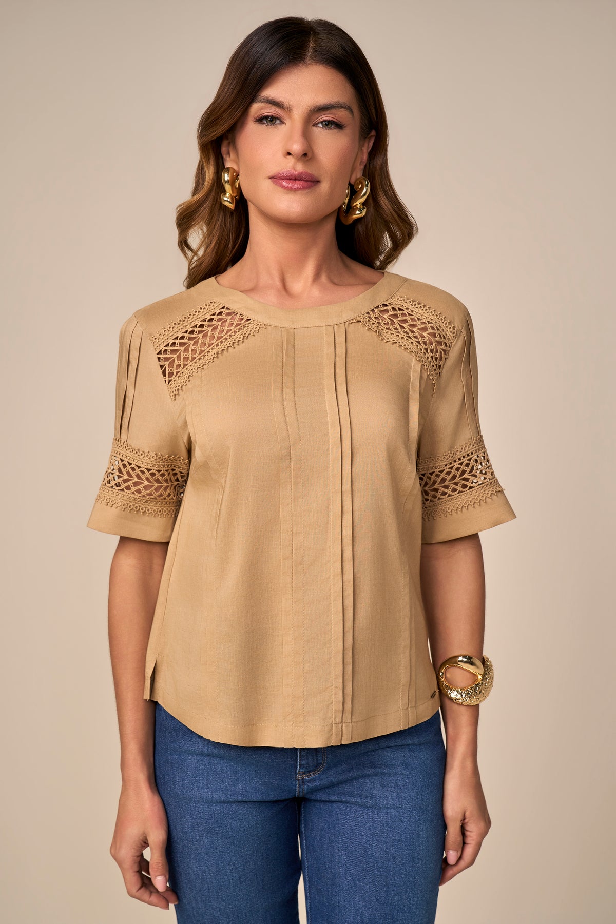 blusa viscose manga curta com detalhes em renda