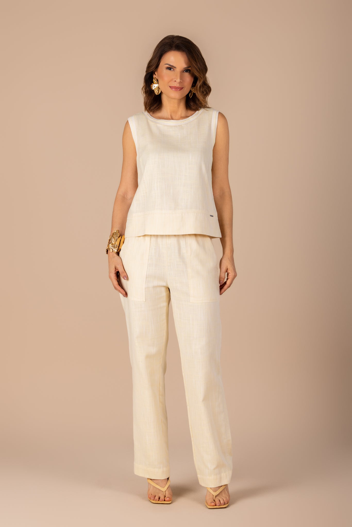 regata algodão alça larga com detalhe em pesponto e tricot