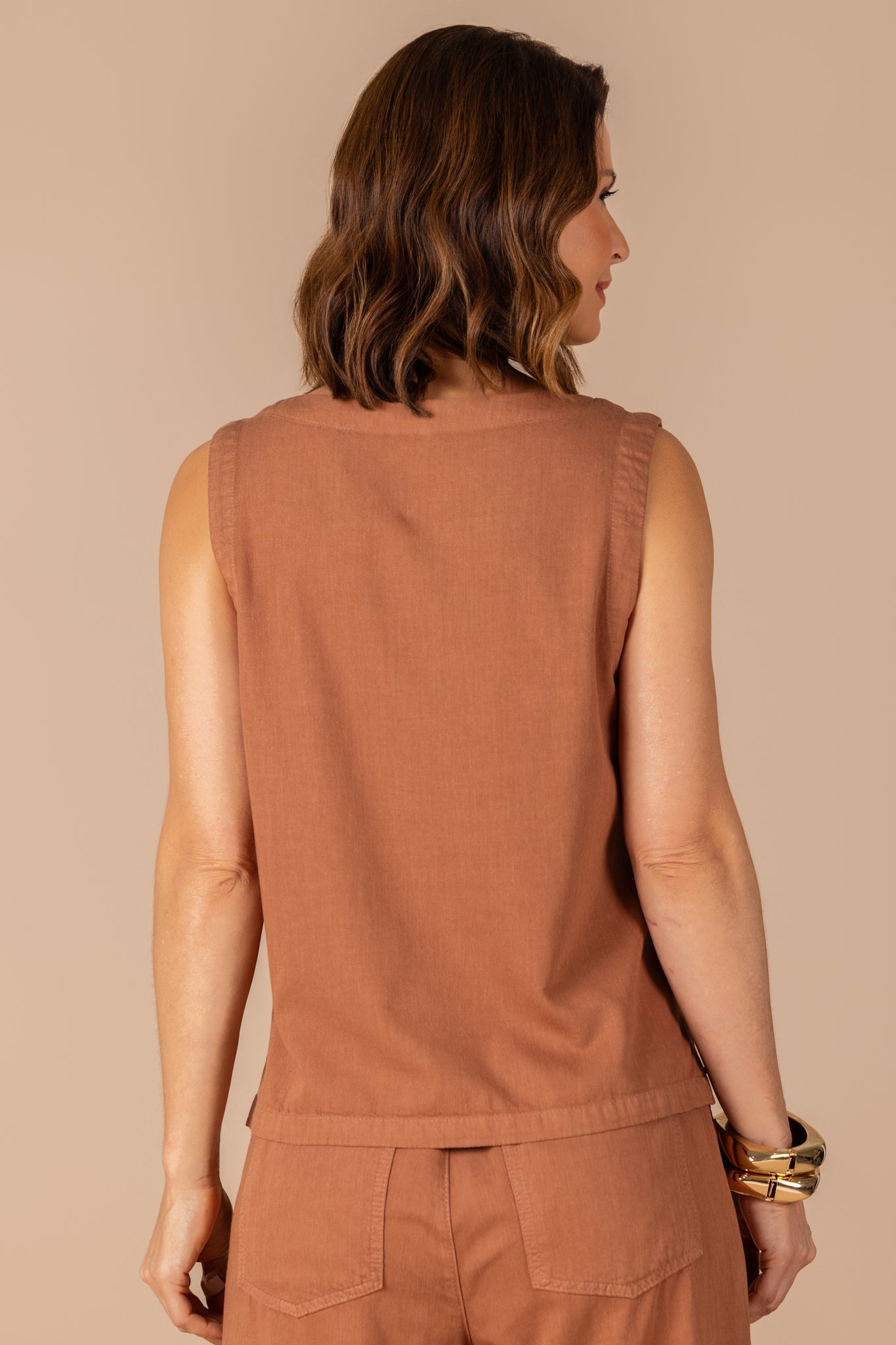 regata sarja alça larga com bordado poá