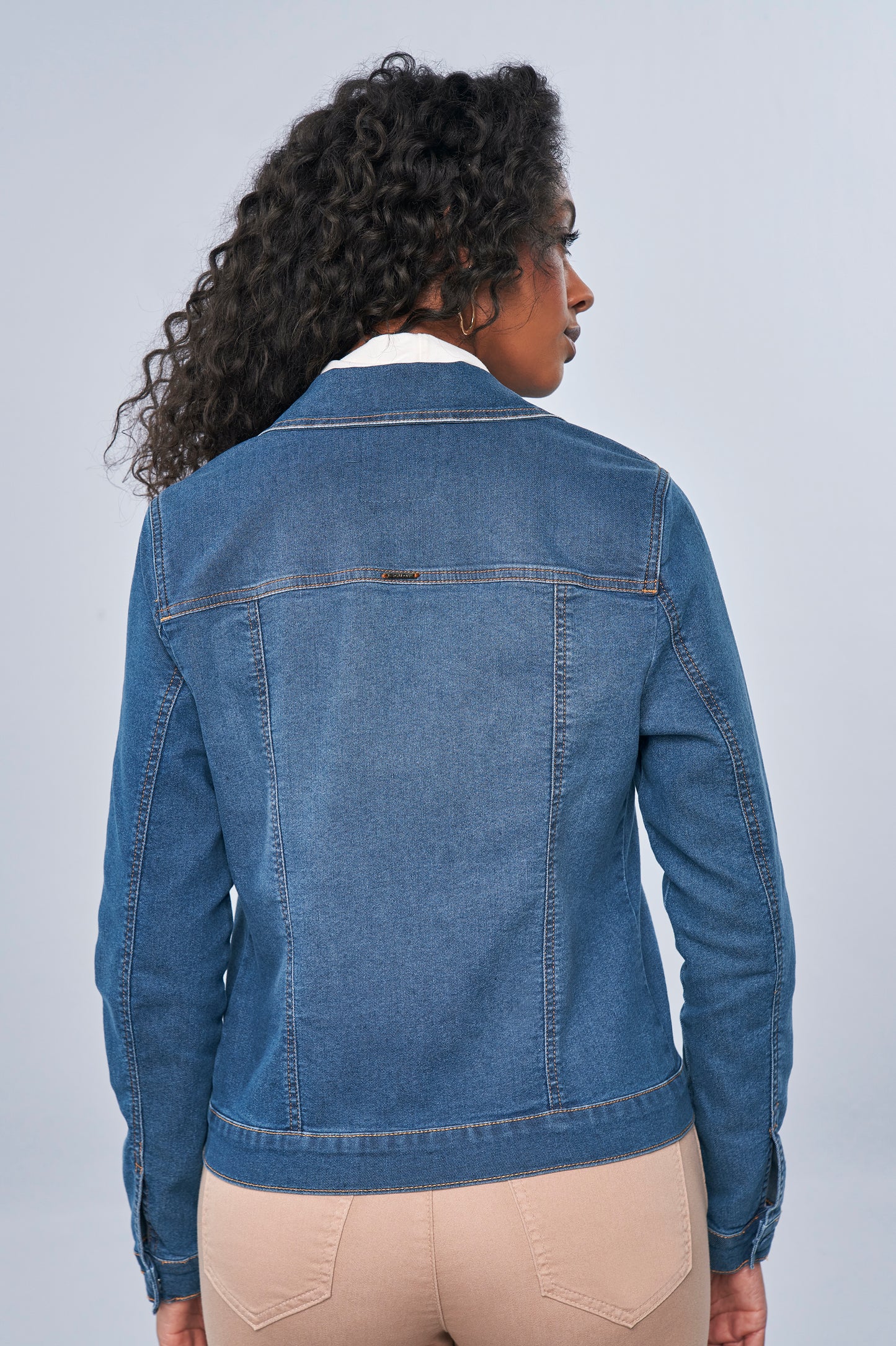 jaqueta jeans manga longa com pregas