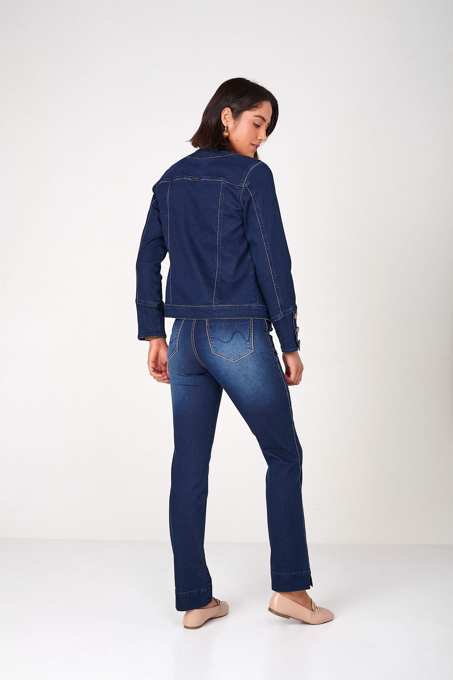 casaco jeans manga longa com detalhe no punho