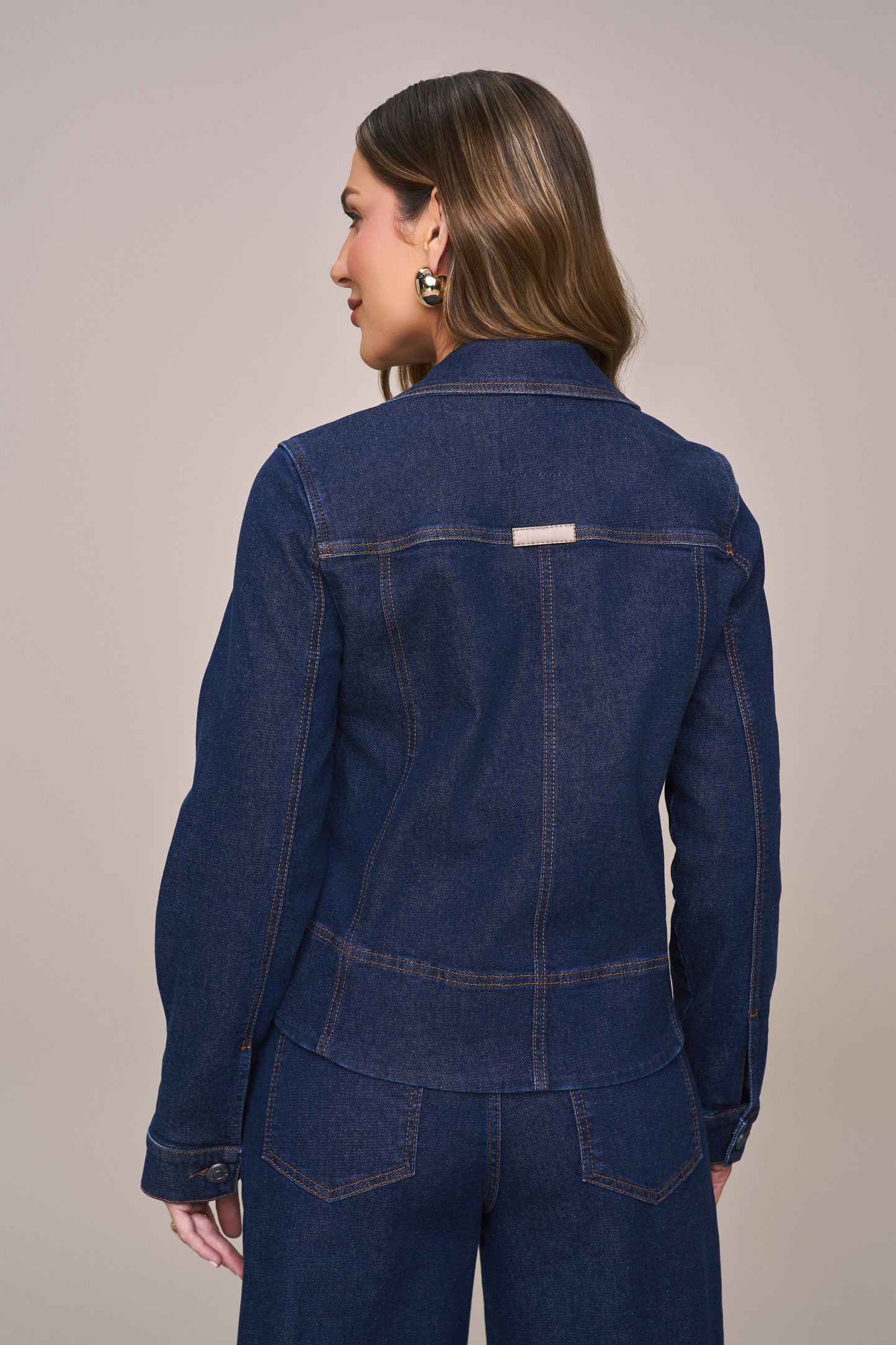 jaqueta jeans manga longa com recortes