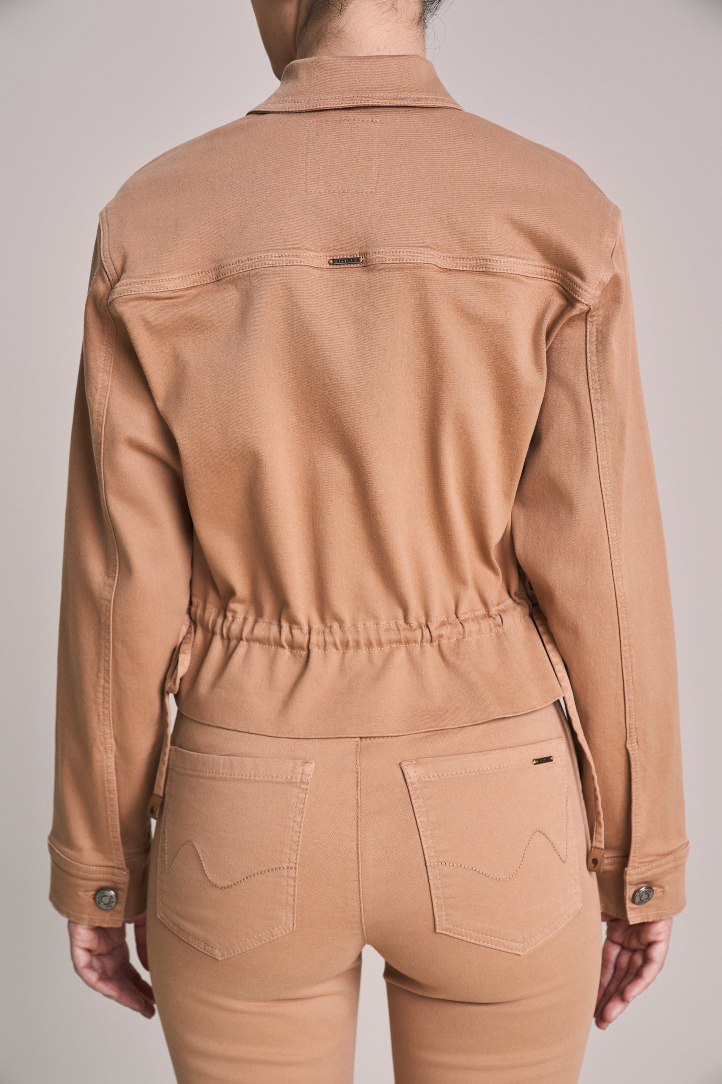 jaqueta sarja manga longa com detalhes amarração