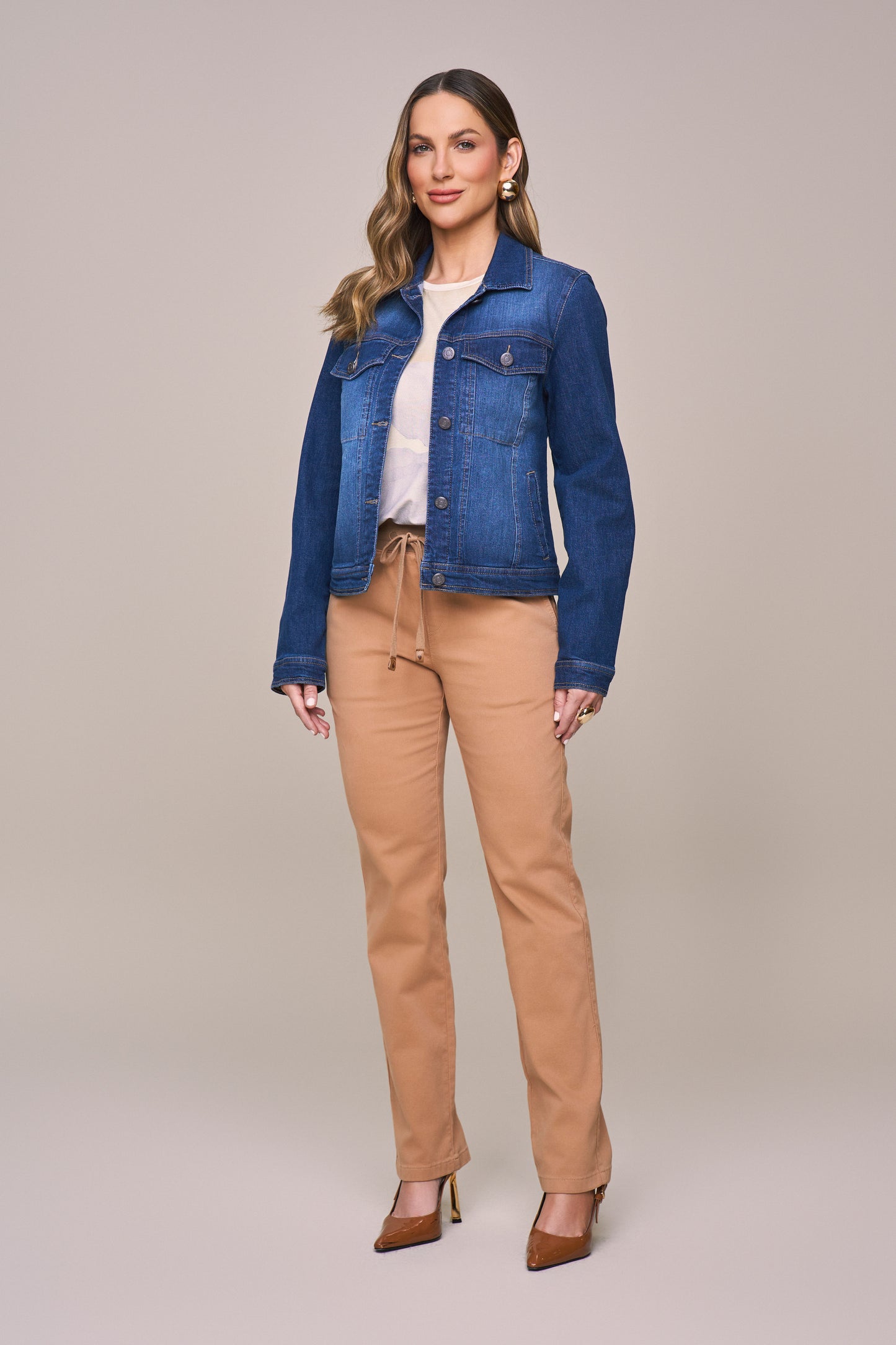 jaqueta jeans manga longa com bolsos embutidos