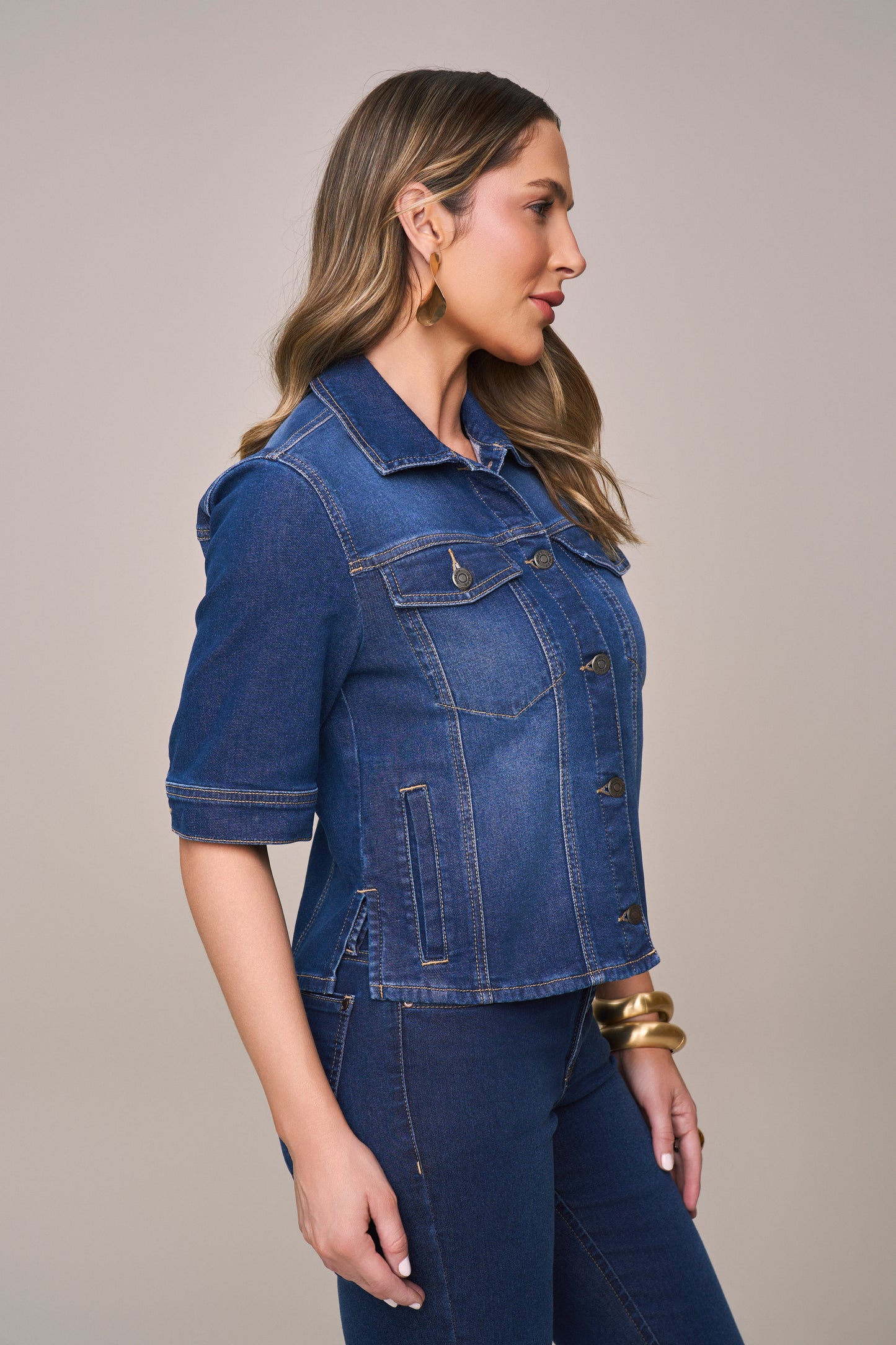 jaqueta jeans manga curta com abertura lateral