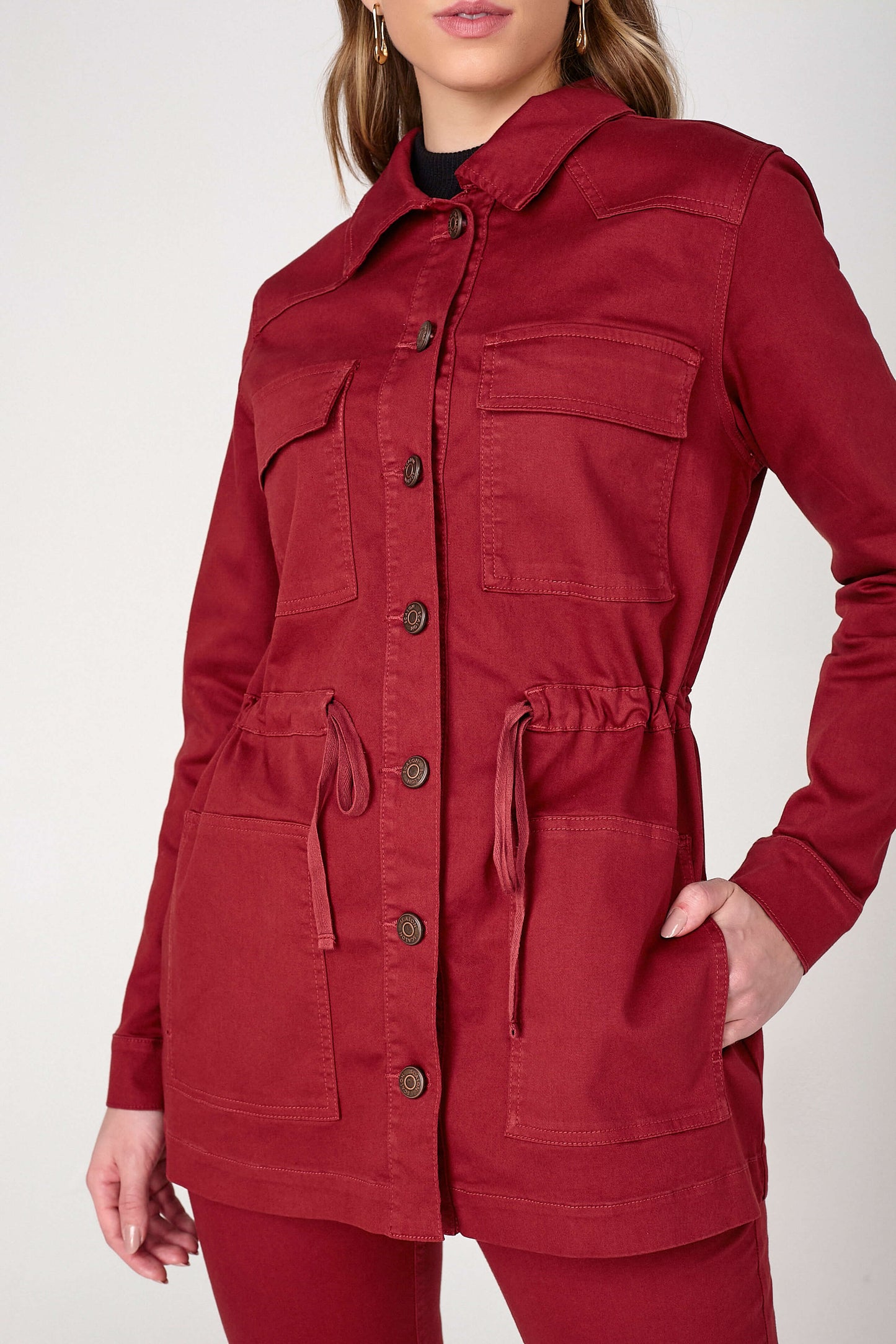parka sarja com bolso sobreposto