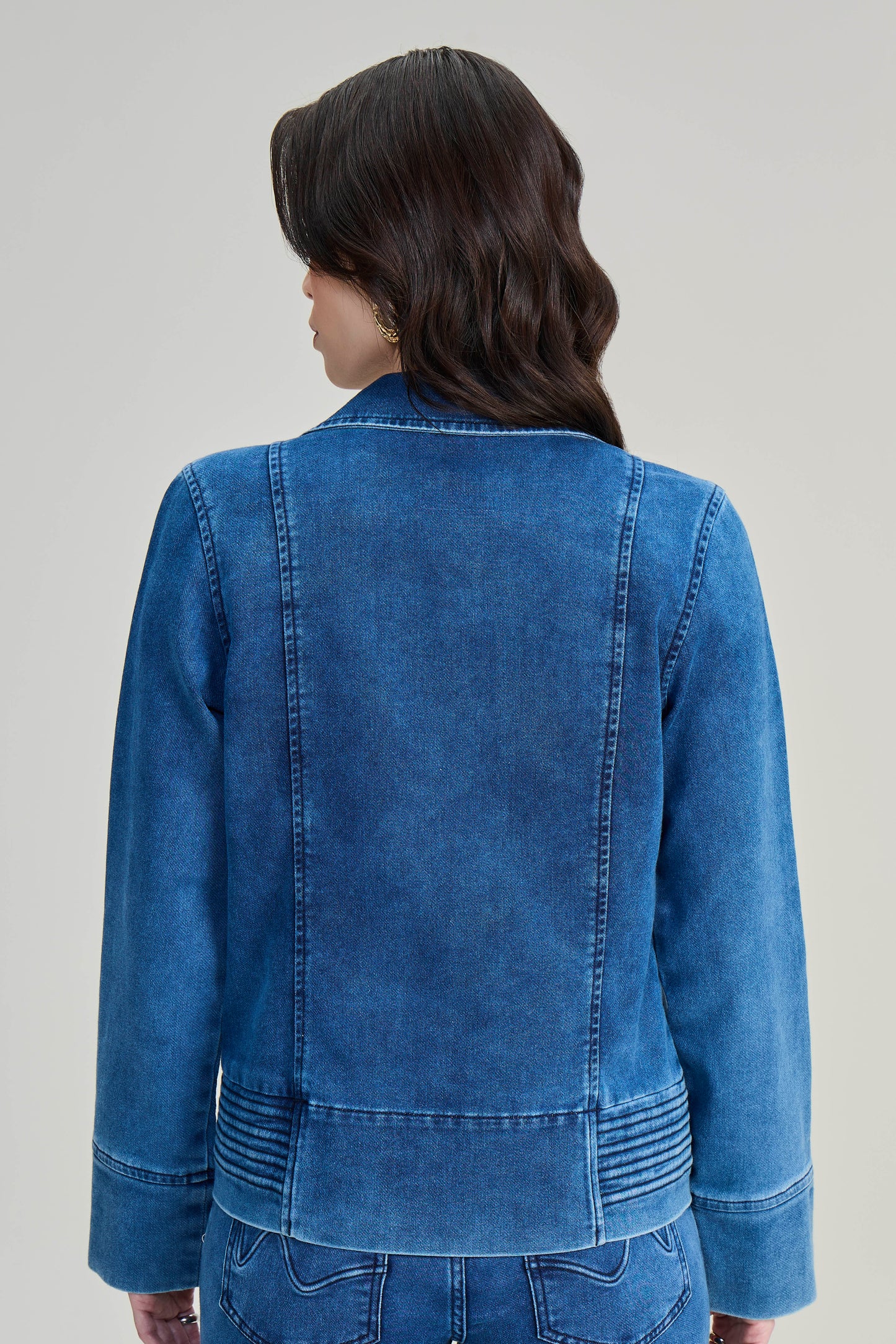 casaco jeans malha manga longa com bordado