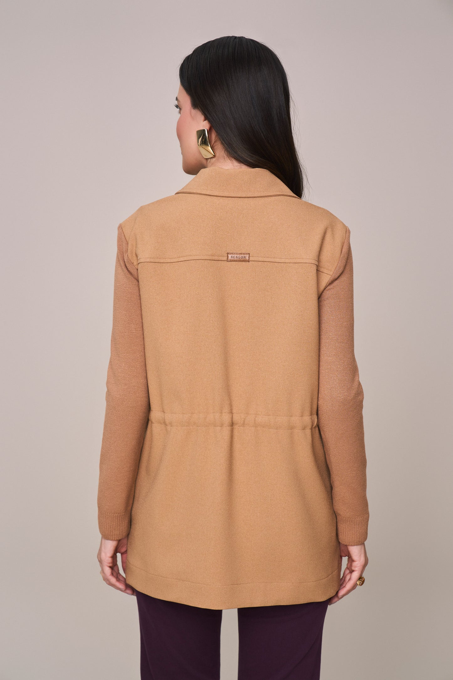 parka crepe manga longa de tricot com bolsos sobrepostos