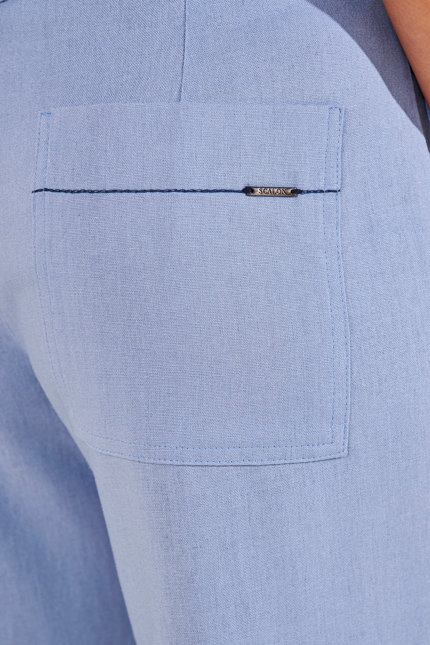 conjunto linho blusa e calça reta detalhes em contraste
