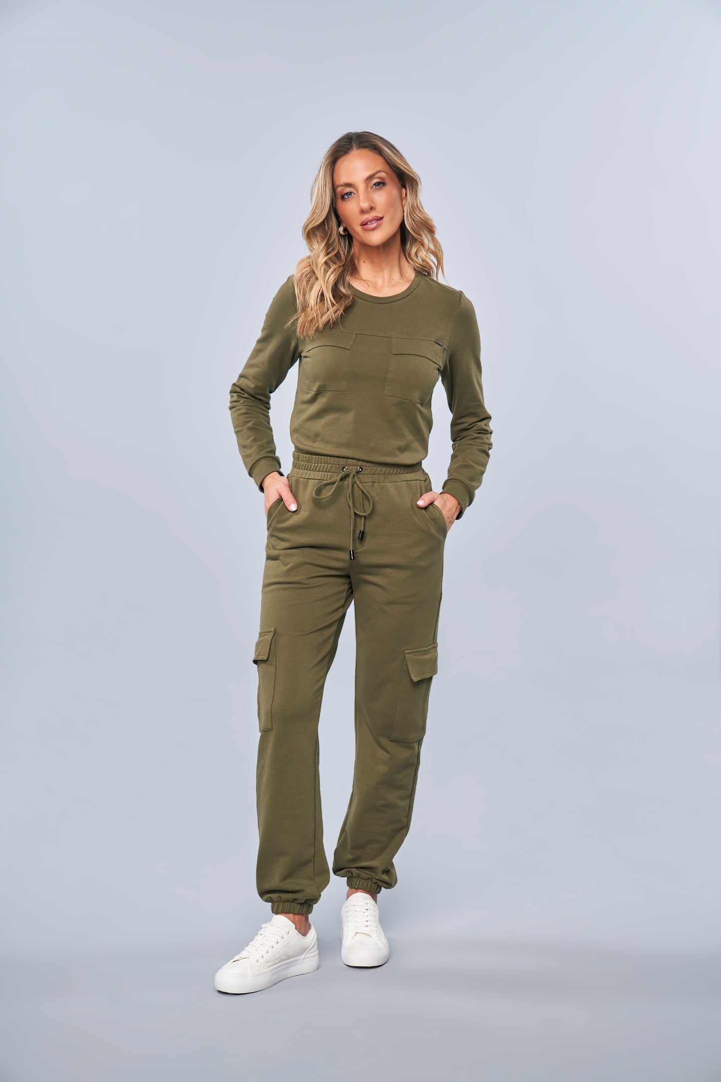 conjunto moletom blusa manga longa e calça jogger com bolsos