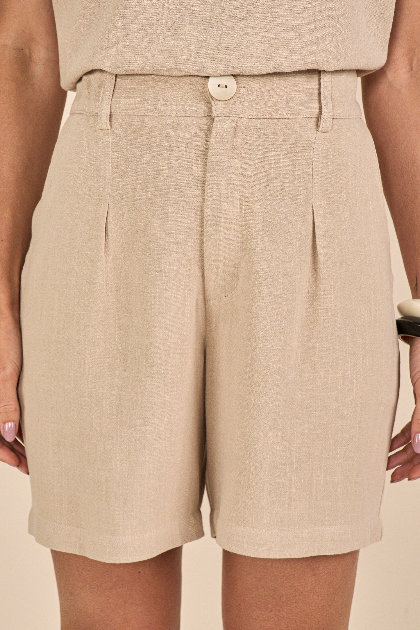 conjunto viscose regata com botões e bermuda midi com elástico